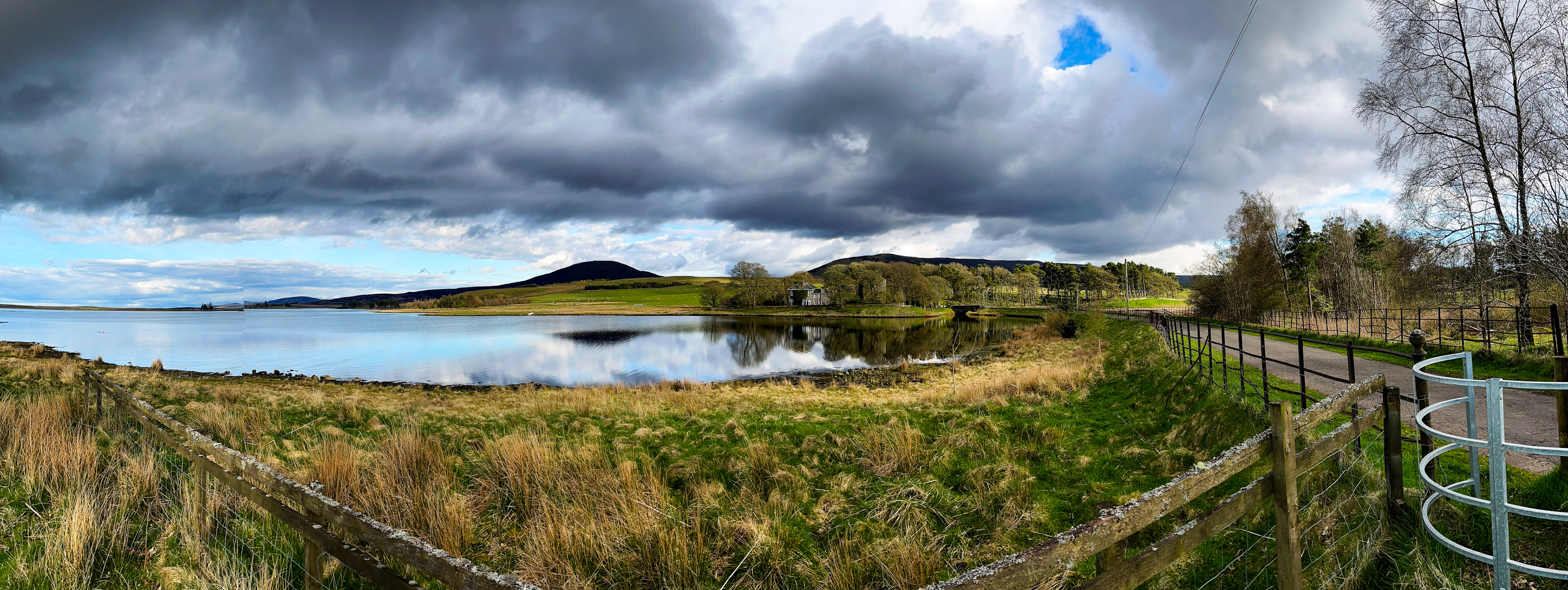 Harperrig Reservoir 22 April 2024