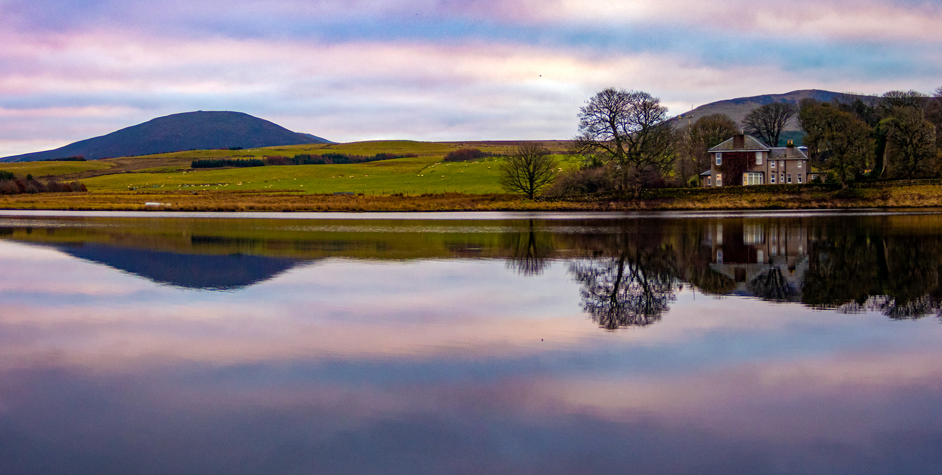 Harperrig 17 December 2021 Please see my other photos at JamesPDeans.co.uk