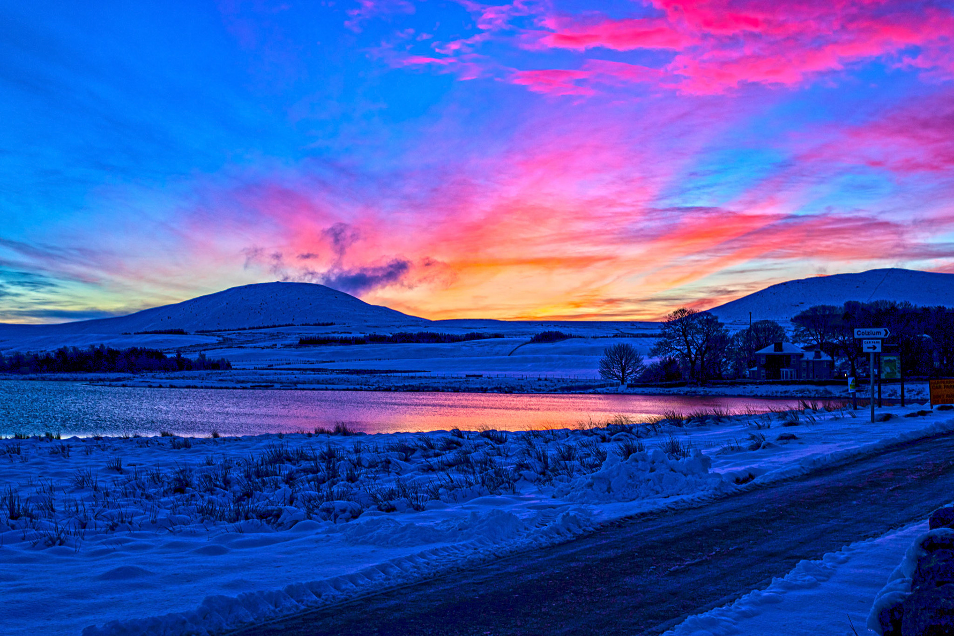 Sunrise at Harperrig ReservoirPlease see my other photos at JamesPDeans.co.uk