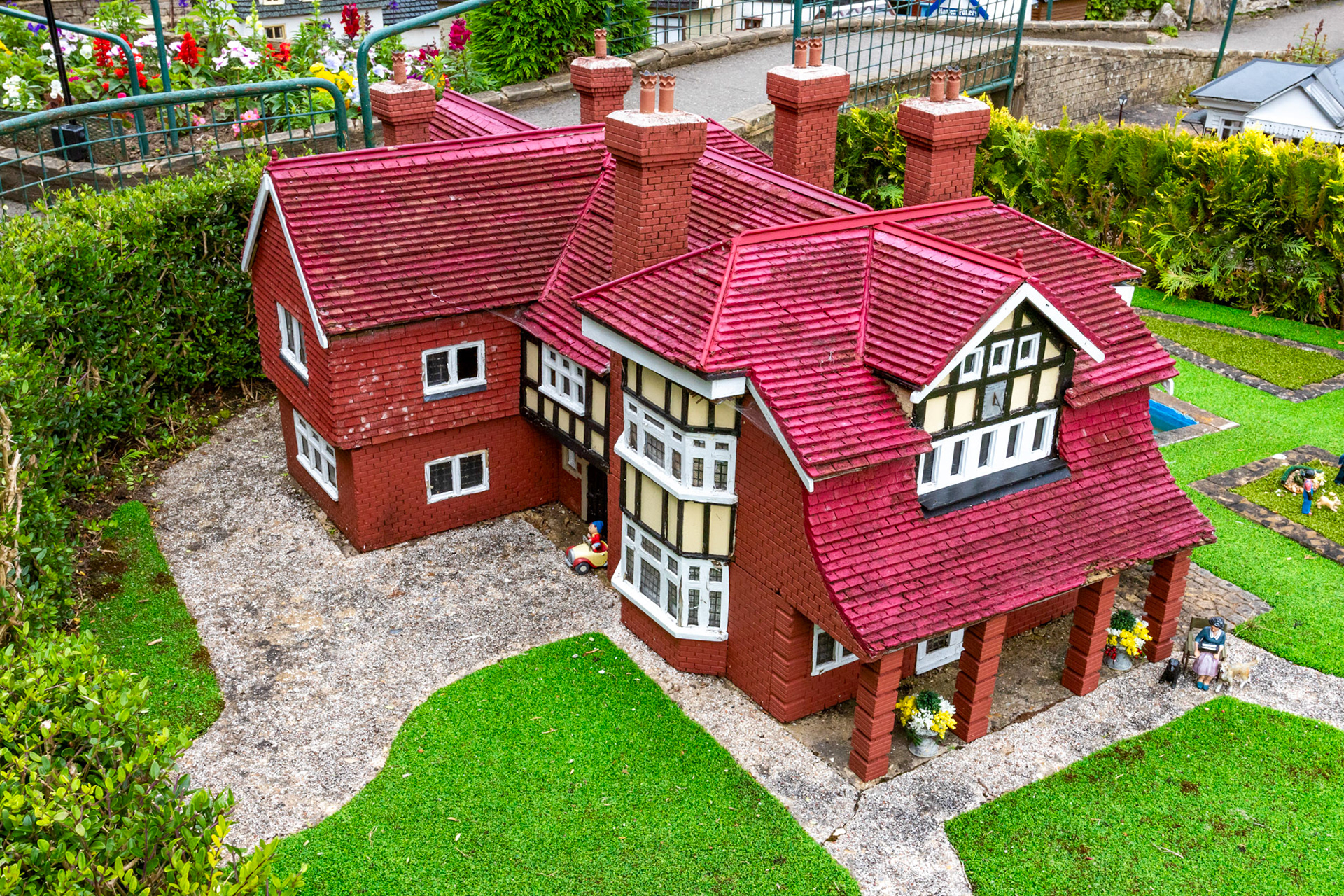 Beaconsfield - Bekonscot Model VillageThe home of Enid Blyton in Beaconsfield 1938 to 1968. Model gifted by the Mayor &amp; Town Council, and unvieled by Gillian Baverstock the elder daughter of the author on 6/4/1997 the Author's Centenary.