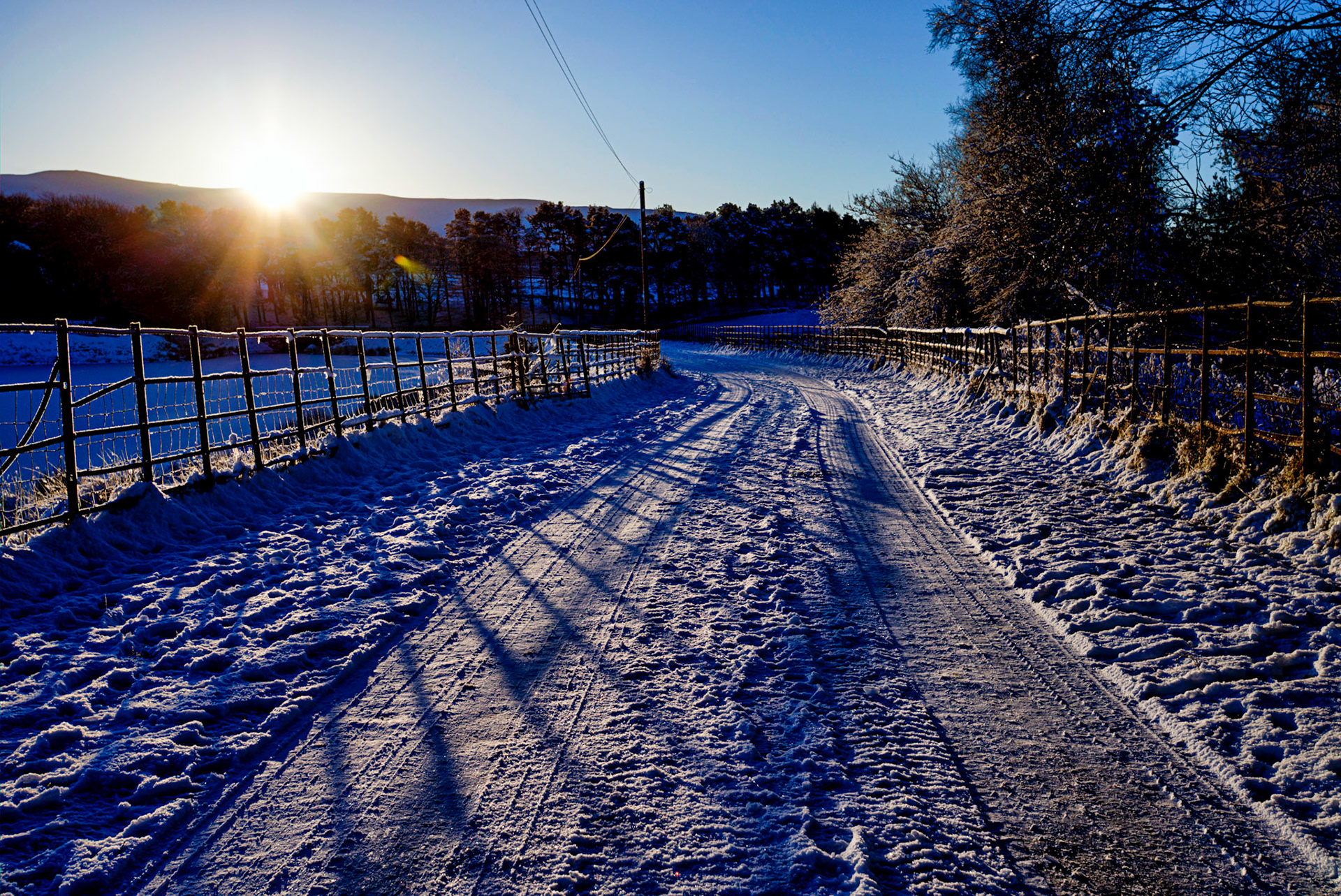 Harperrig Reservoir 30 December 2020 Please see my other photos at JamesPDeans.co.uk