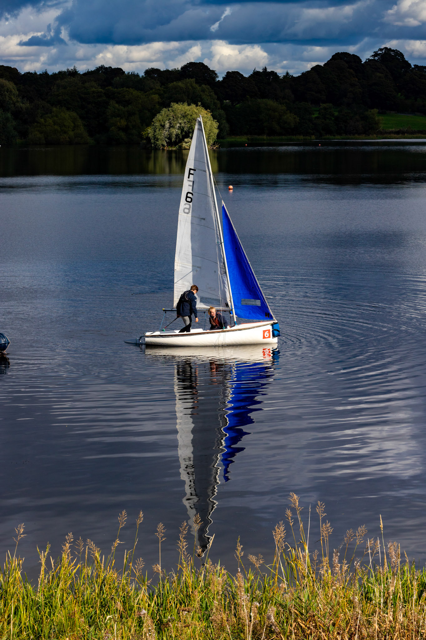 Sailing on Linlithgow Loch, with Reflections - 24 September 2022