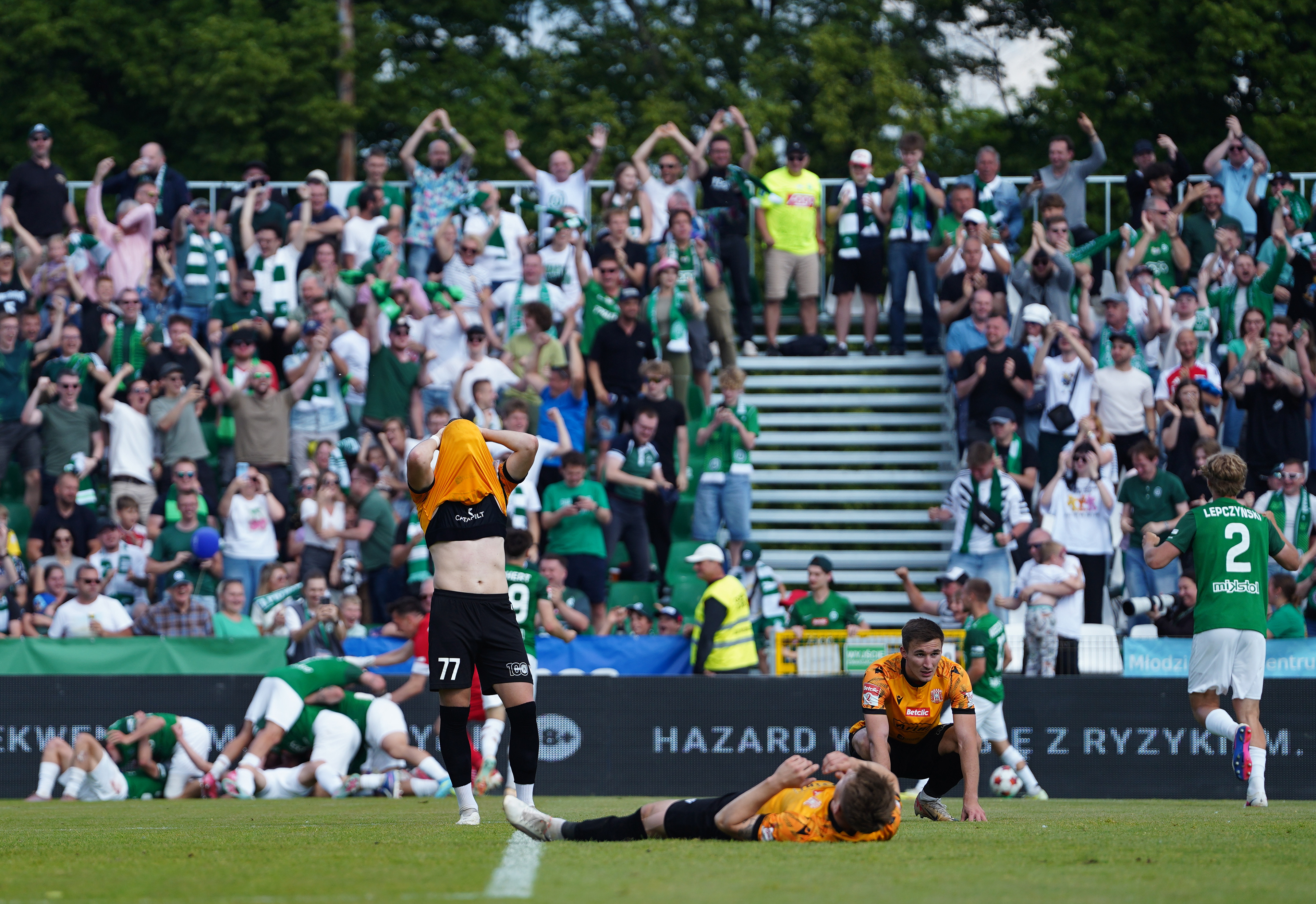 Warta scores last-minute goal
