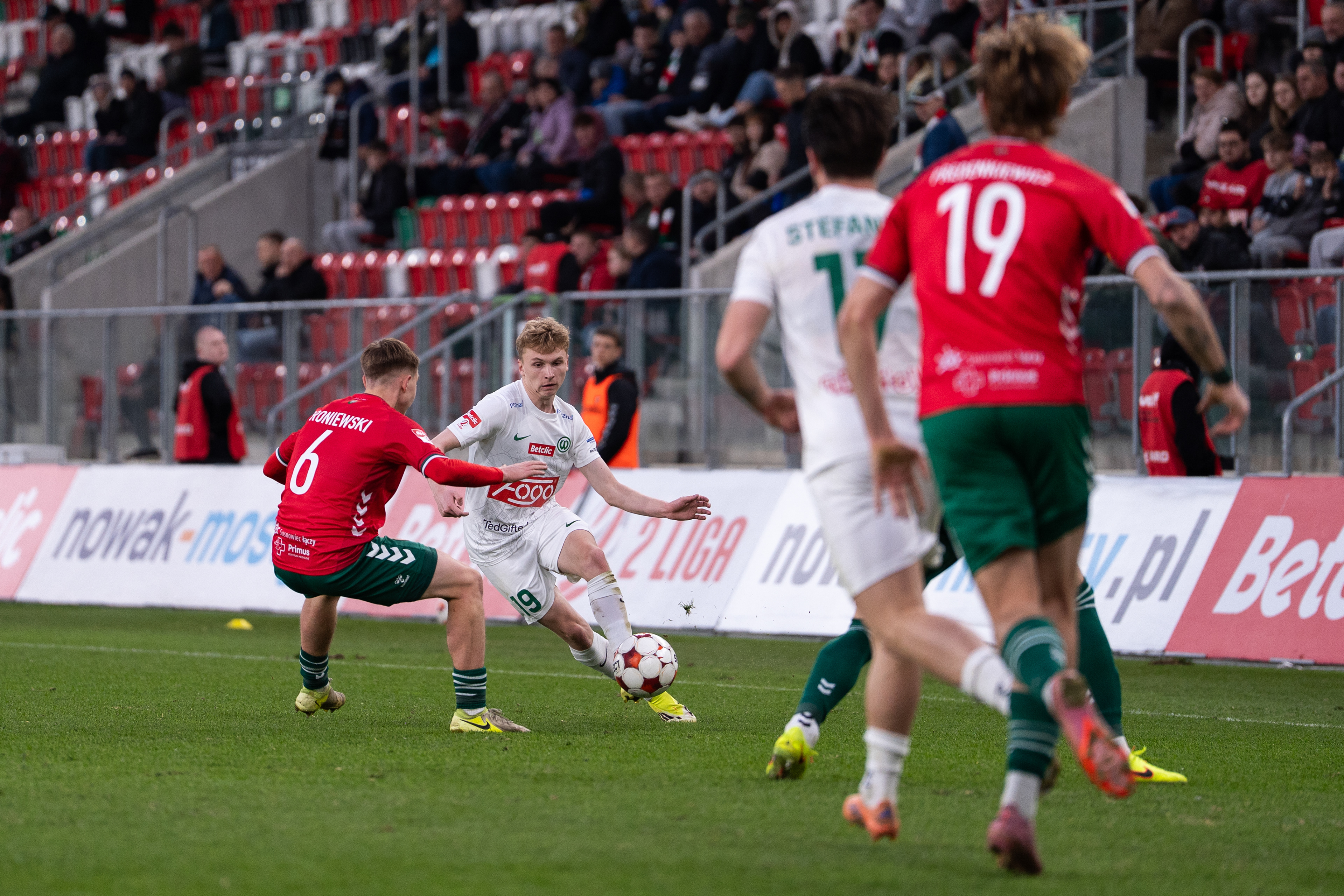 K. Szymanek makes a pass in Sosnowiec, April 2026
