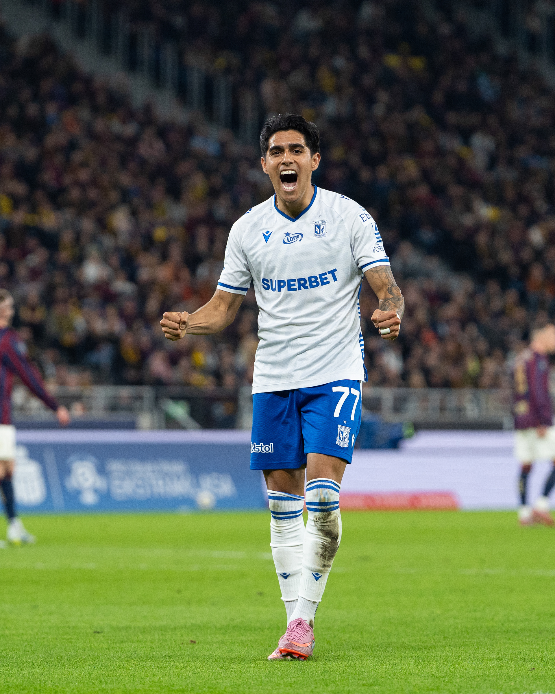 L.Palma celebrates