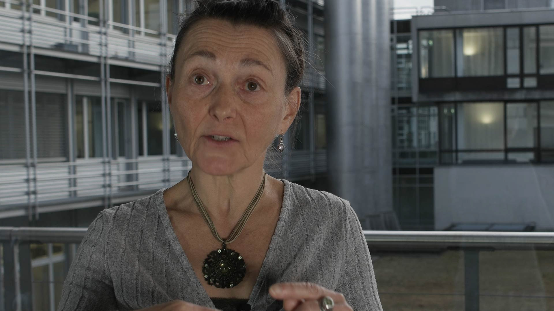 DRA.PROF. ISABELLE MANSUY