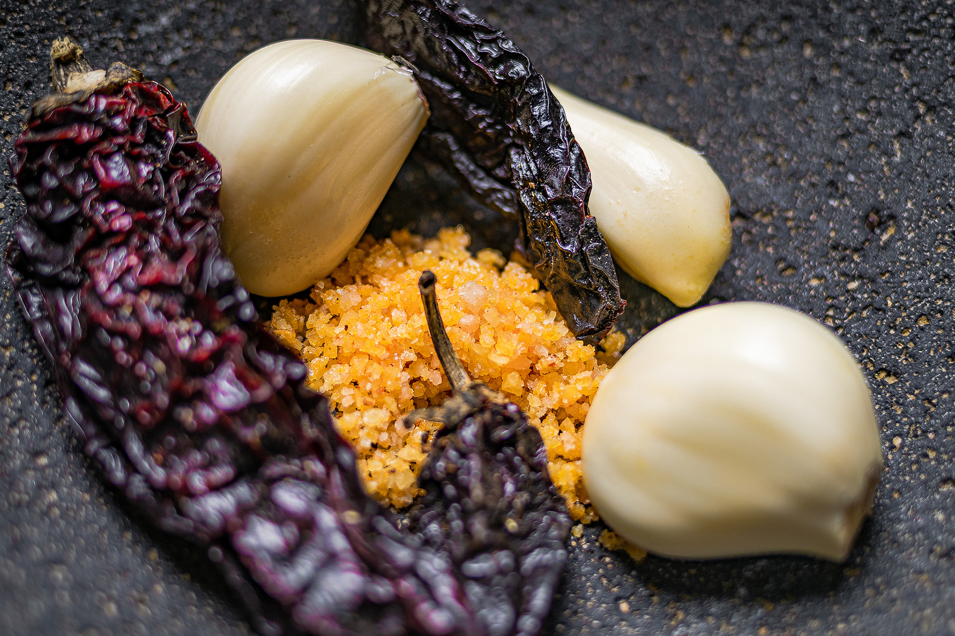 Sal con maracuyá y chile de árbol