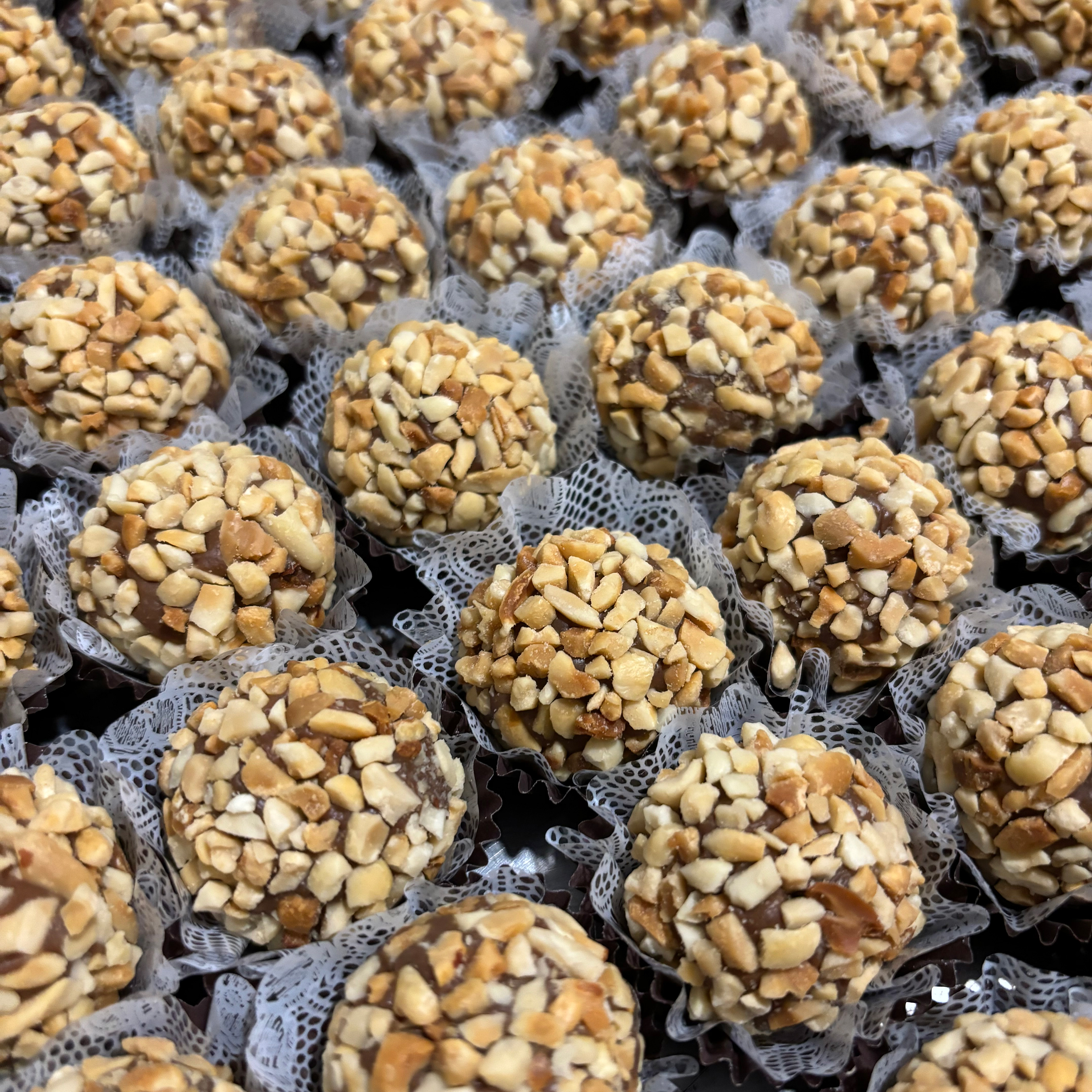 brigadeiros com amendoim