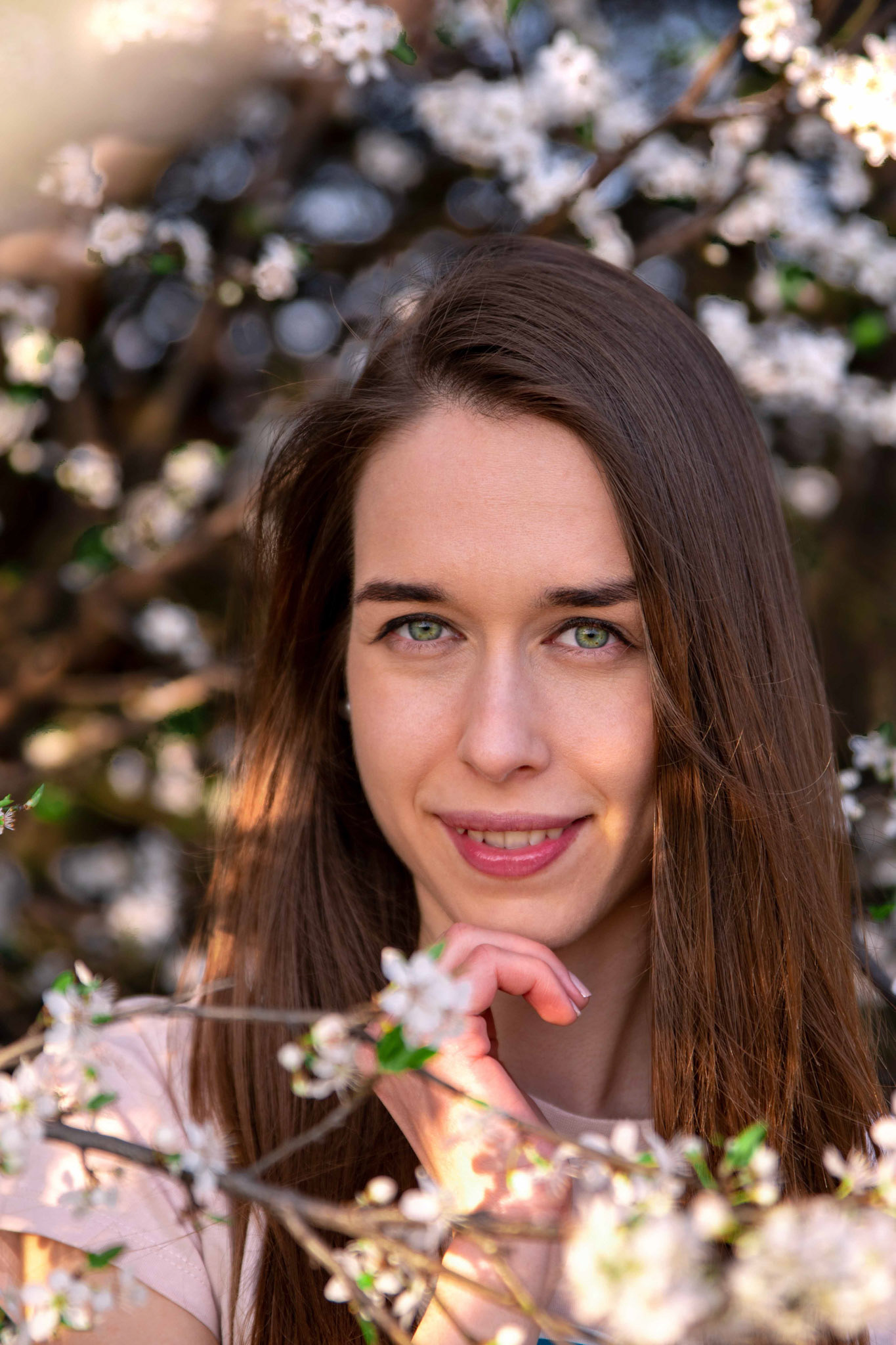 Fehér virágok között