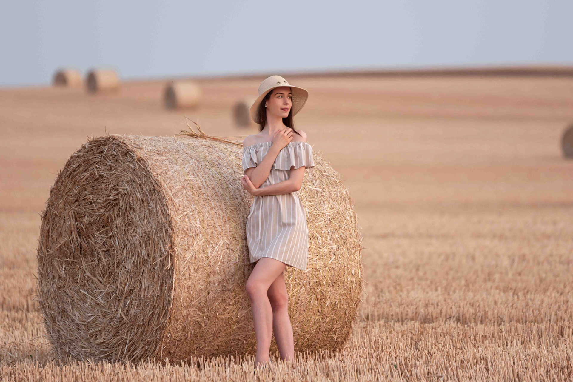 Réka szalmabálákkal