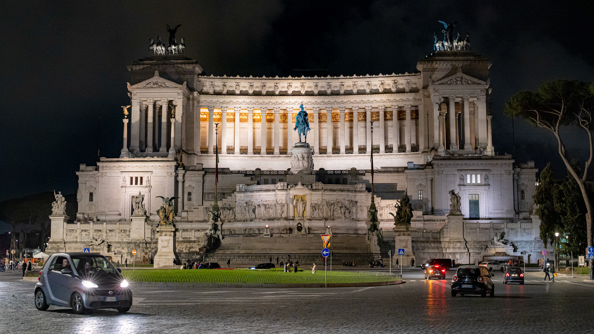 Piazza Venezia. Rome, Italy. 2022.