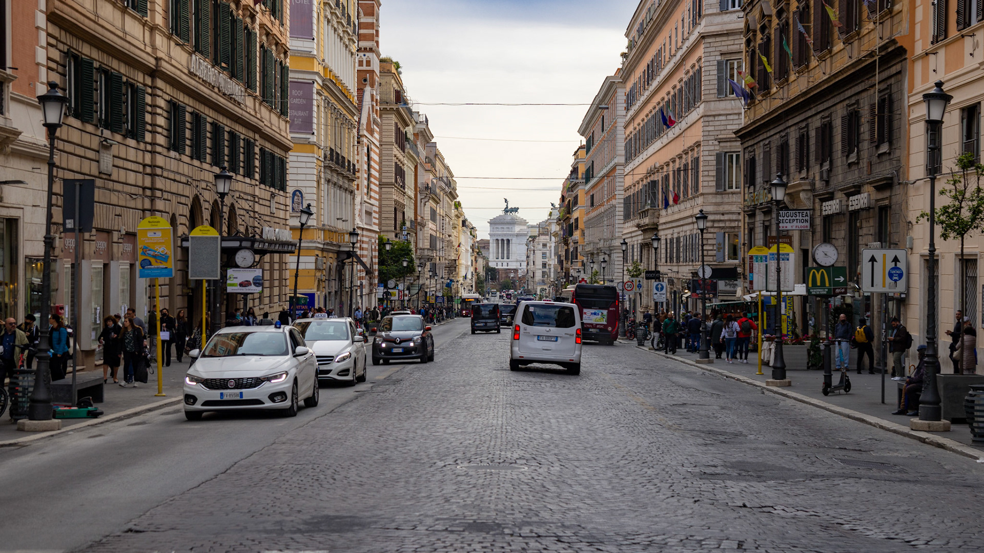 Via Nazionale. Rome, Italy. 2022.