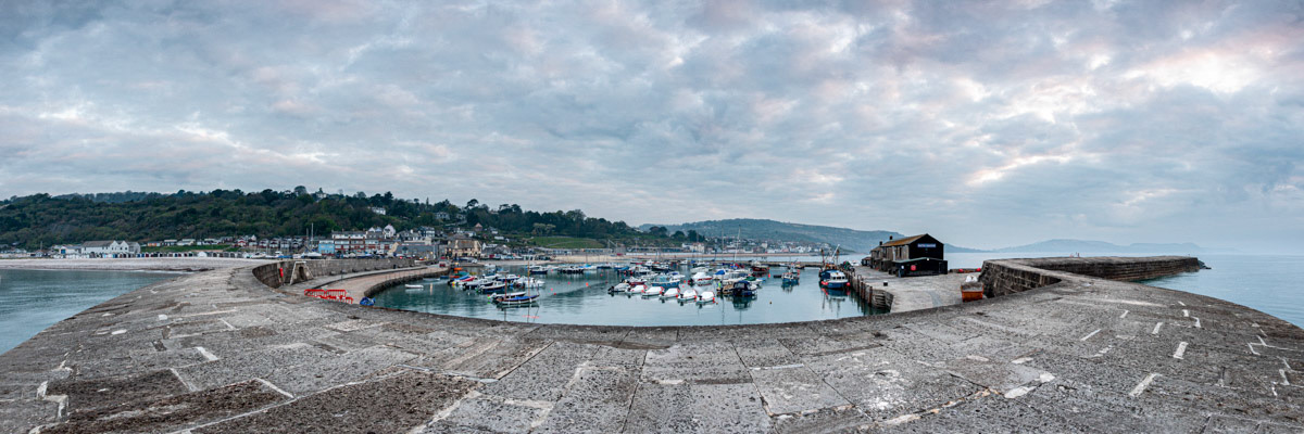 Ponoramic view of The Cobb, Lyme Regis, Dorset-9559