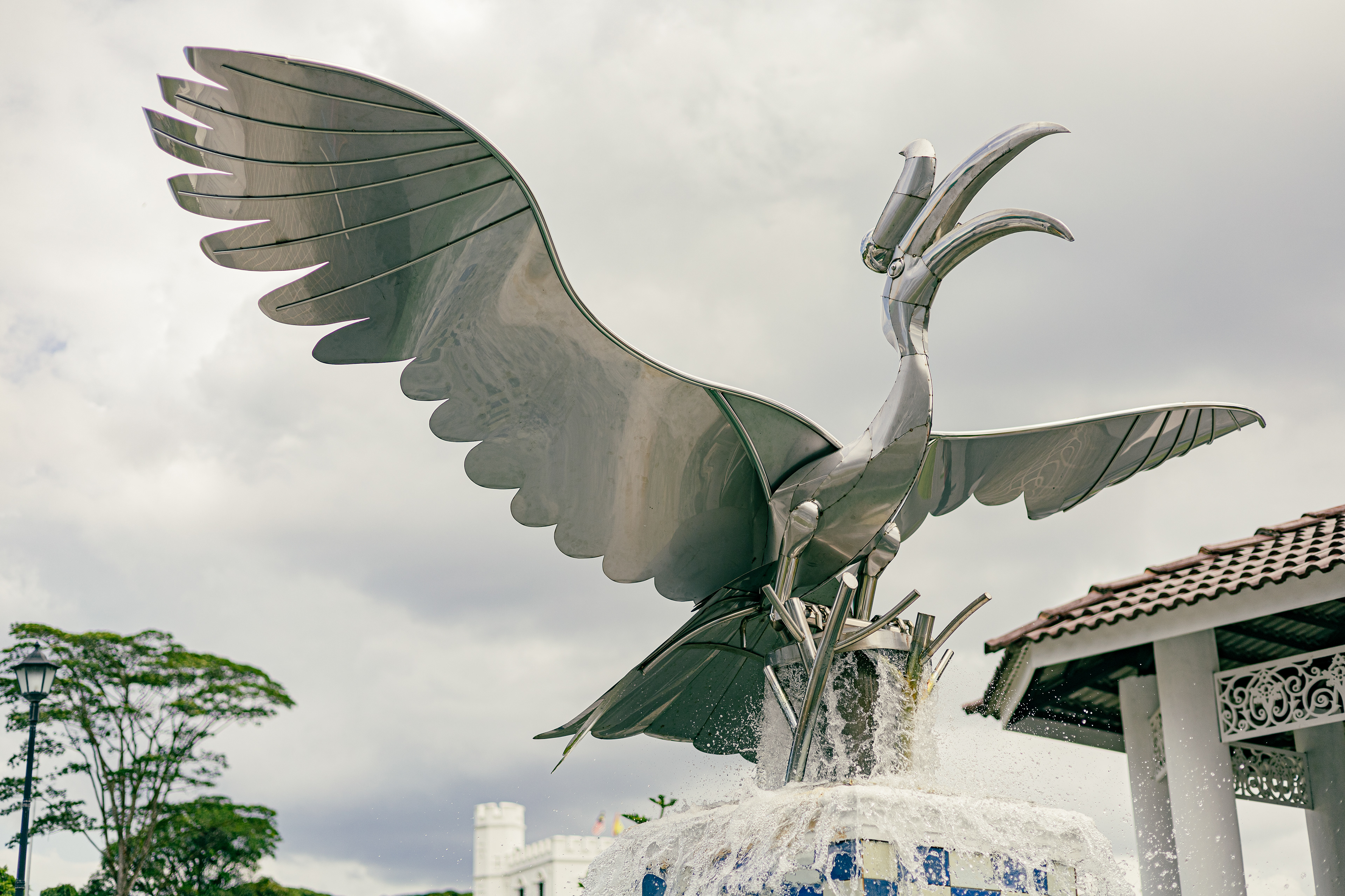 Calao rhinocéros sculpté - Kuching, Bornéo