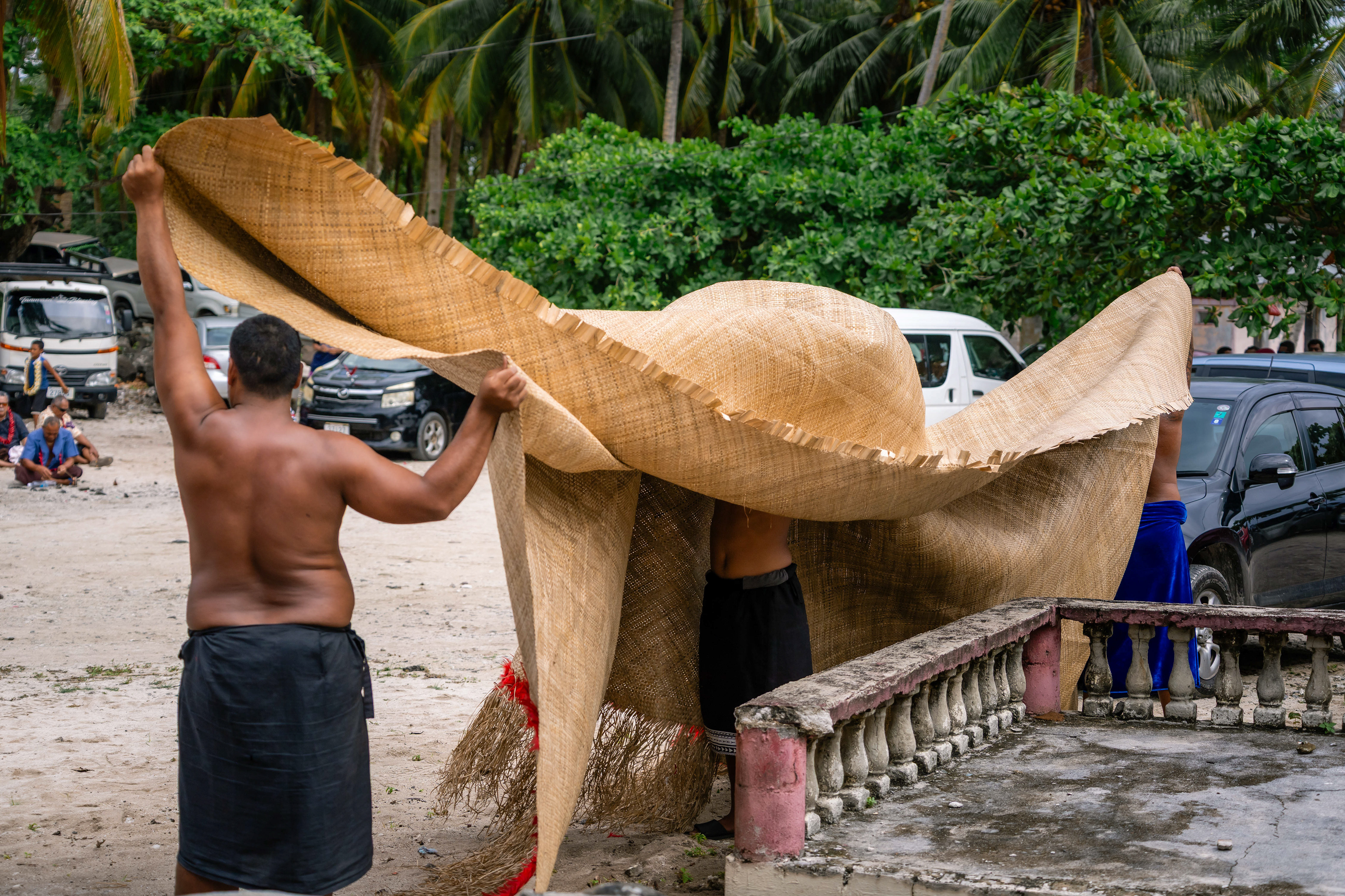 Tapis de coco présentés aux chefs - Falealupo, Samoa