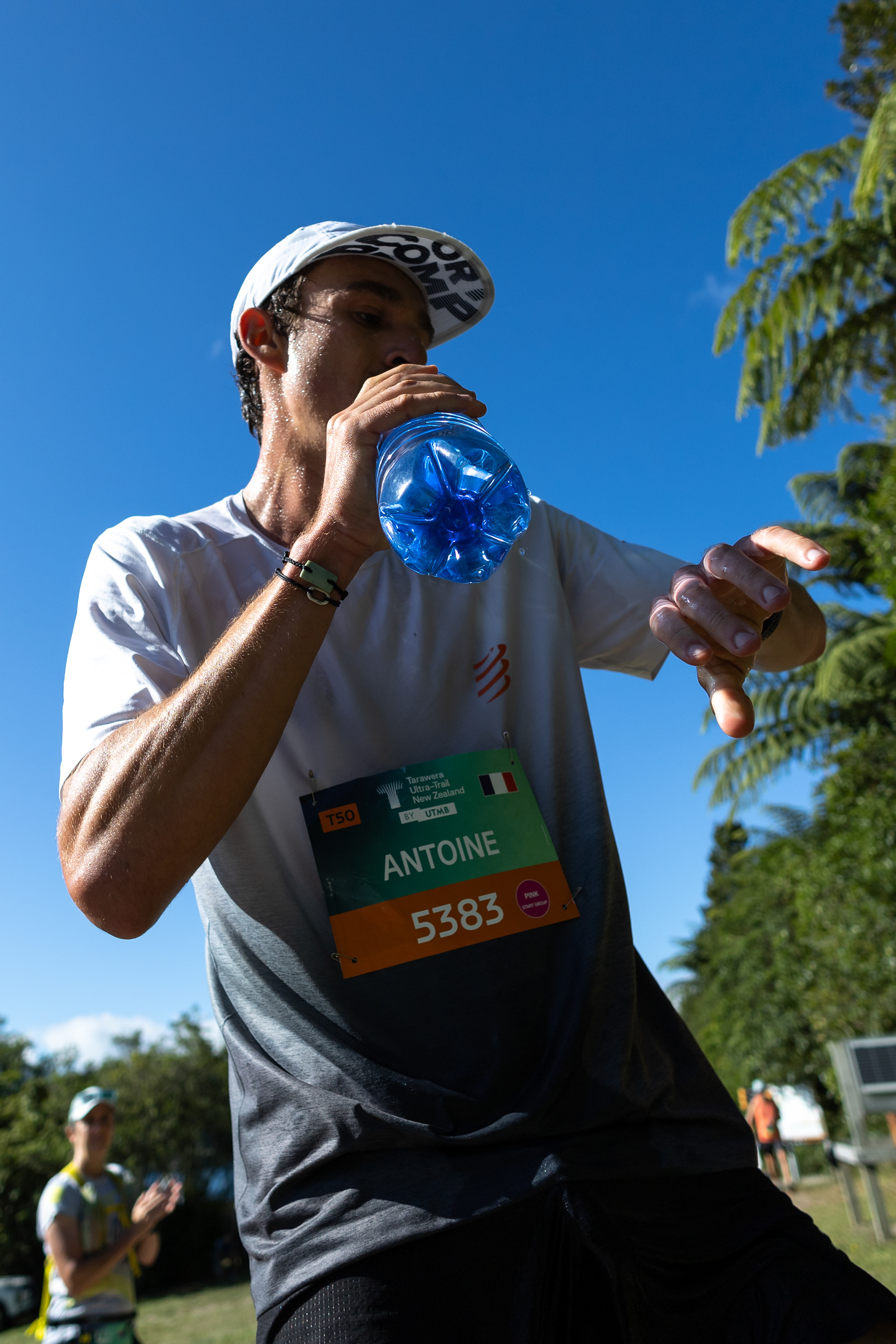 Antoine au ravitaillement 2 - Tarawera Trail by UTMB