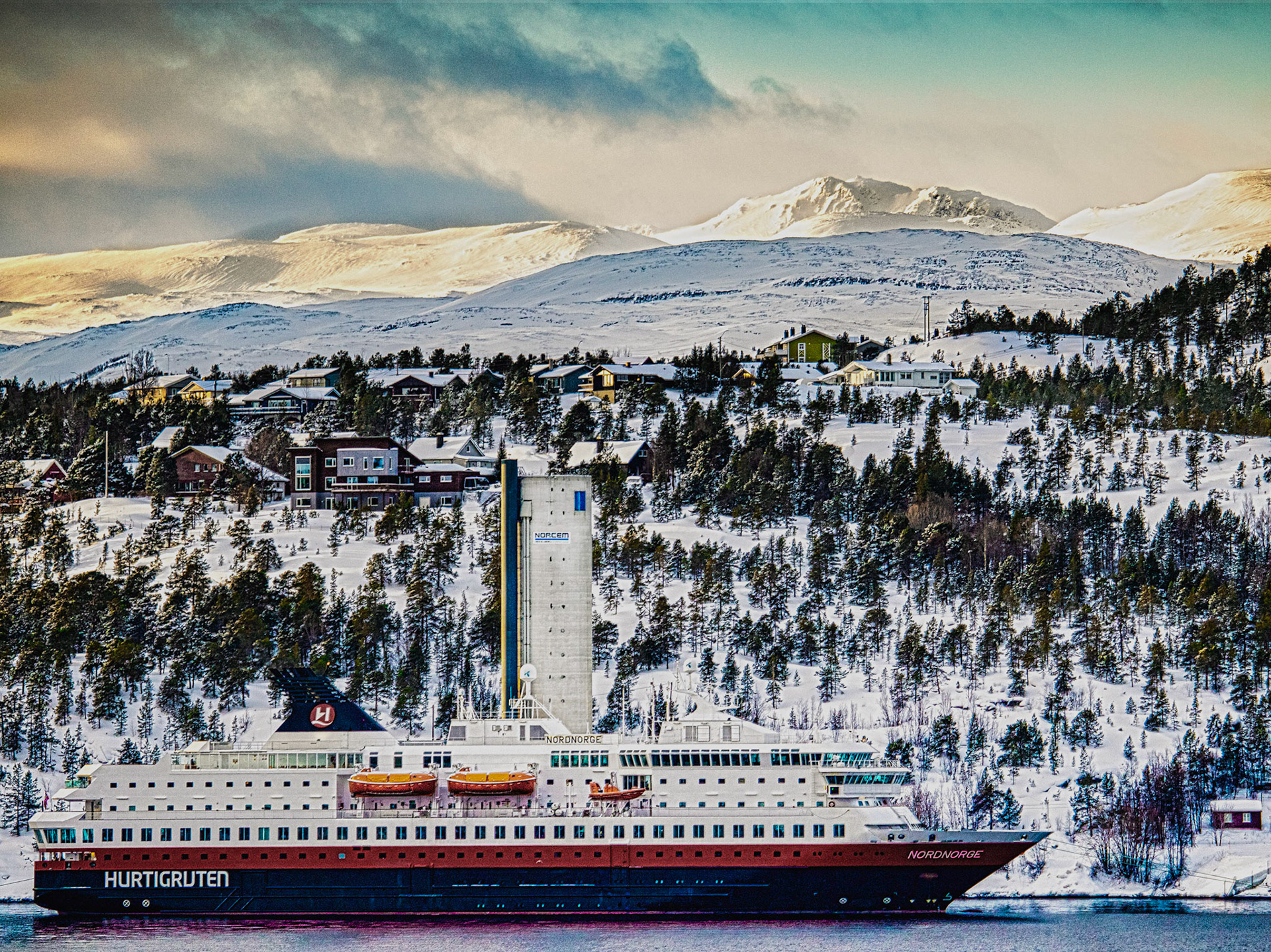 Ferry in Alta