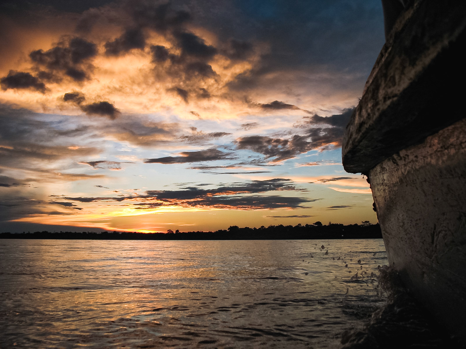 Ocaso en el Río Amazonas