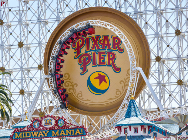 Single vertical loop of Incredicoaster showing triangular track style