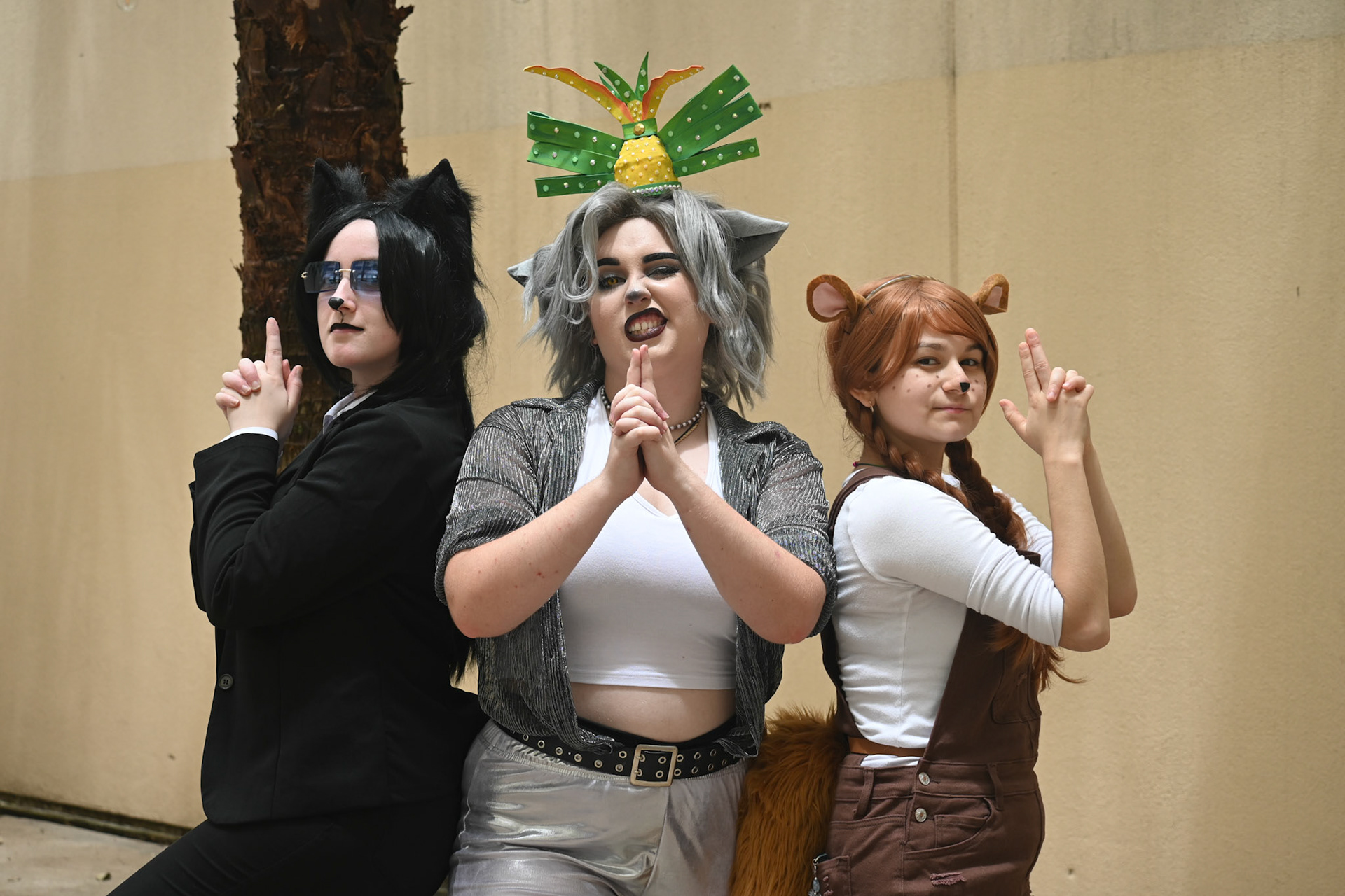 (R to L) @thekatscave, @chief.glitz.and.glam, and @mochicosplays as Maurice, King Julien, and Mort from Madagascar