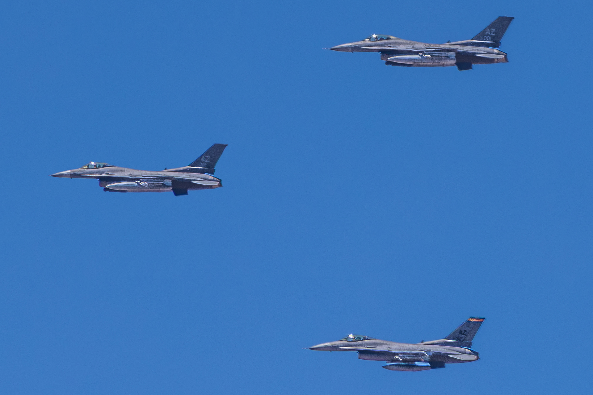 f16's flying in formation