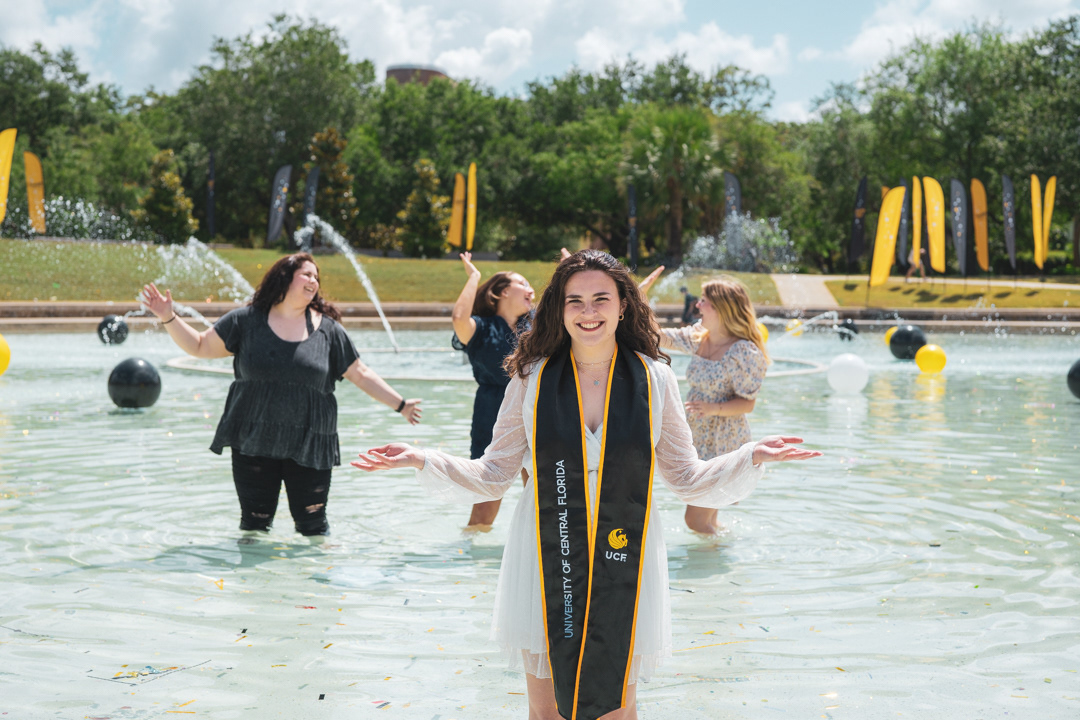 Reflecting Pond with Friends Senior Portrait UCF Graduation Photographer | SA