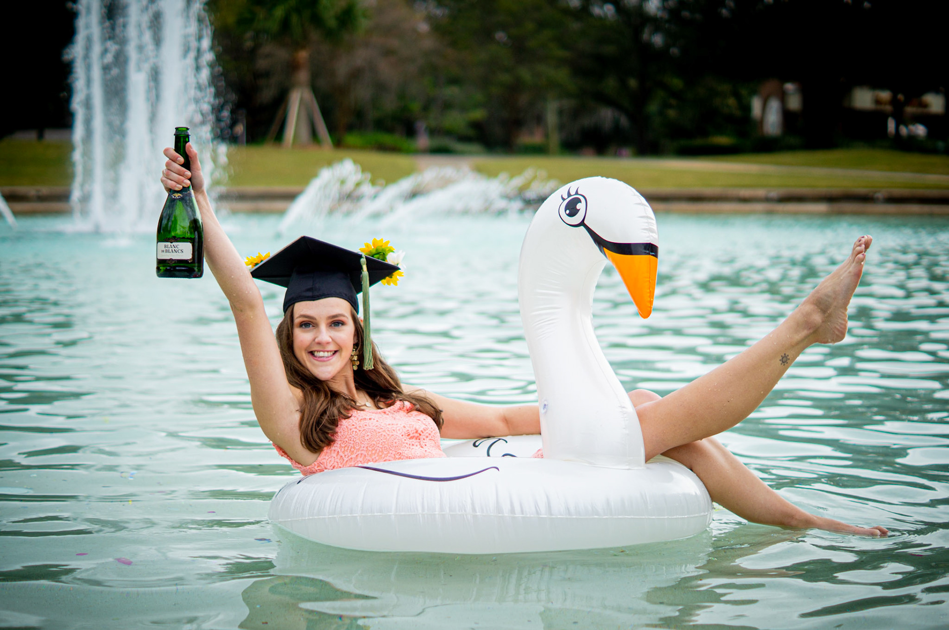 UCF Reflecting Pond with a Floatie Orlando Graduation Photographer | CA