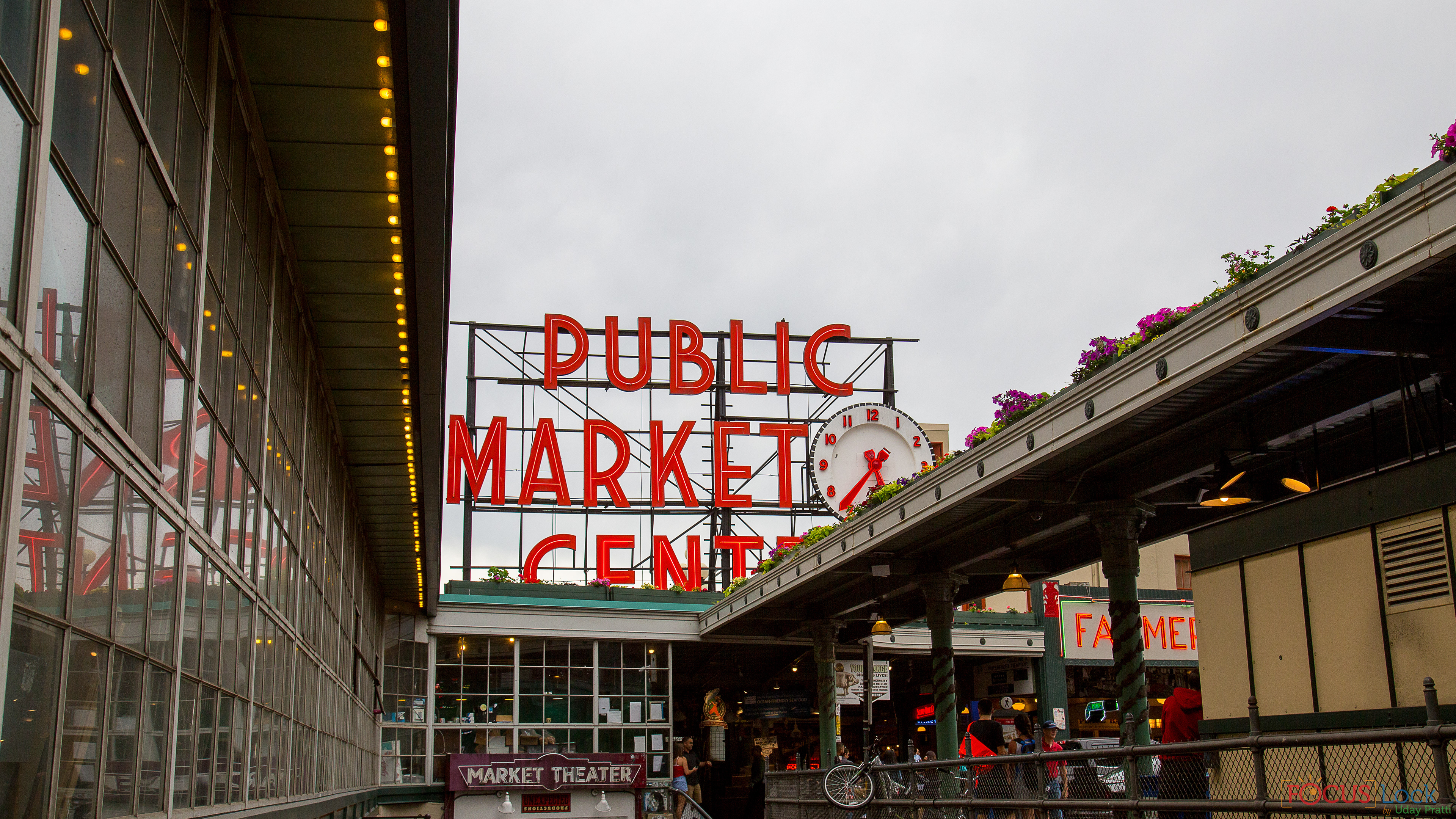 another iconic location of Seattle, Farmers market aka Pike place market