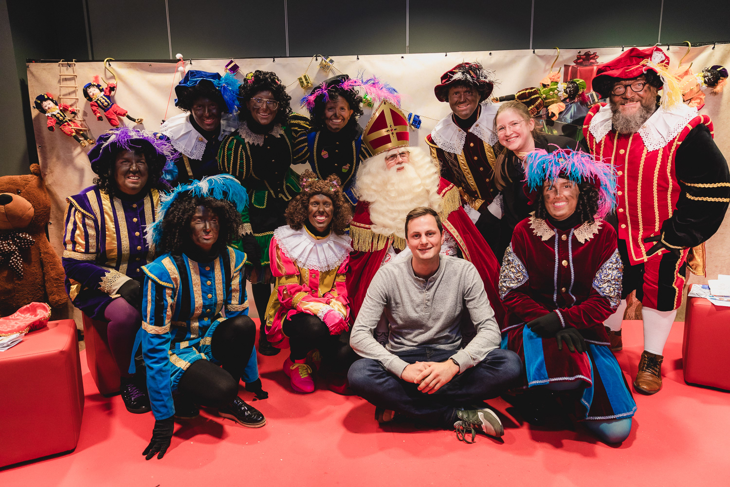 bedrijfsfeest met sinterklaas en pieten fotograferen