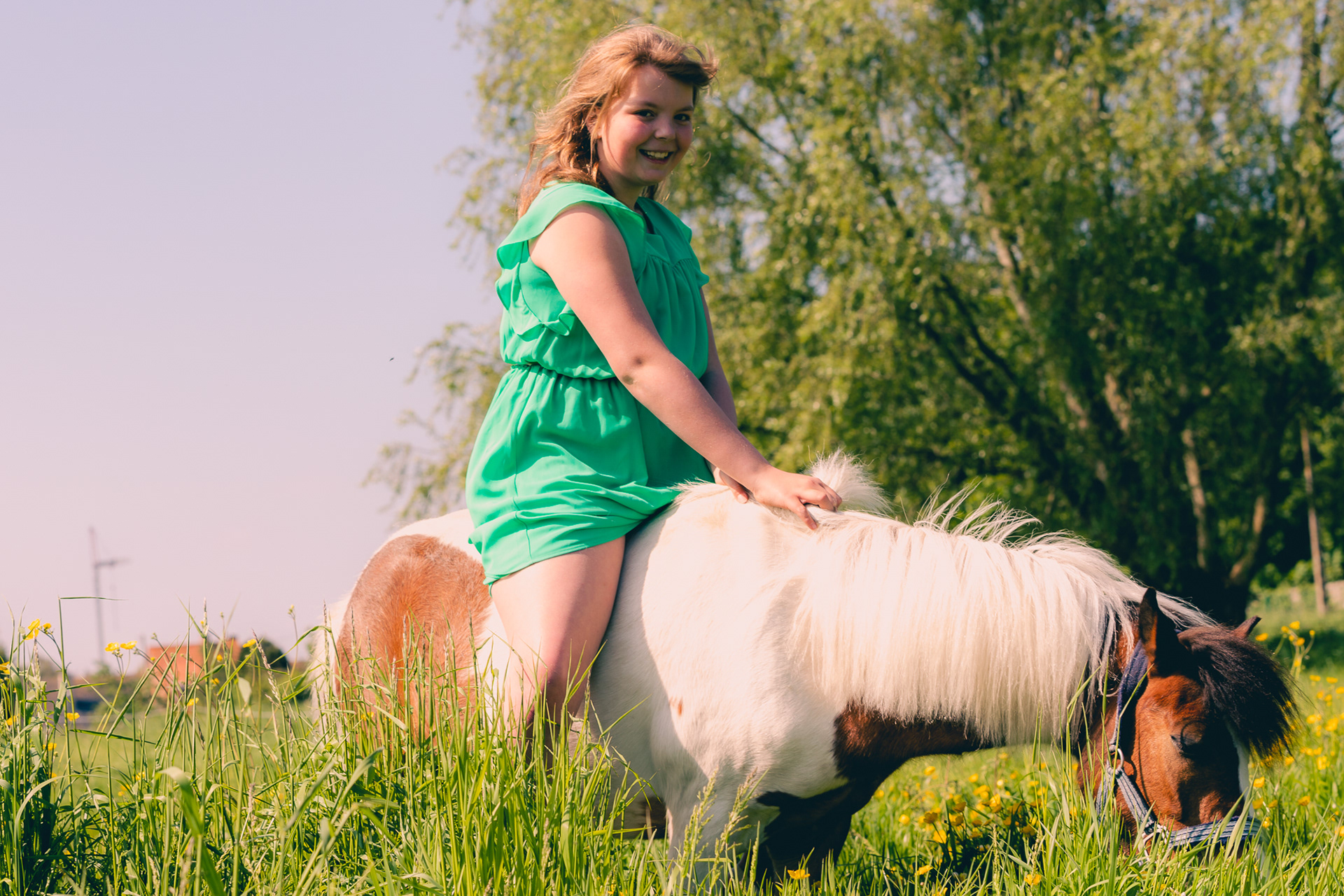 Communiefoto meisje op pony