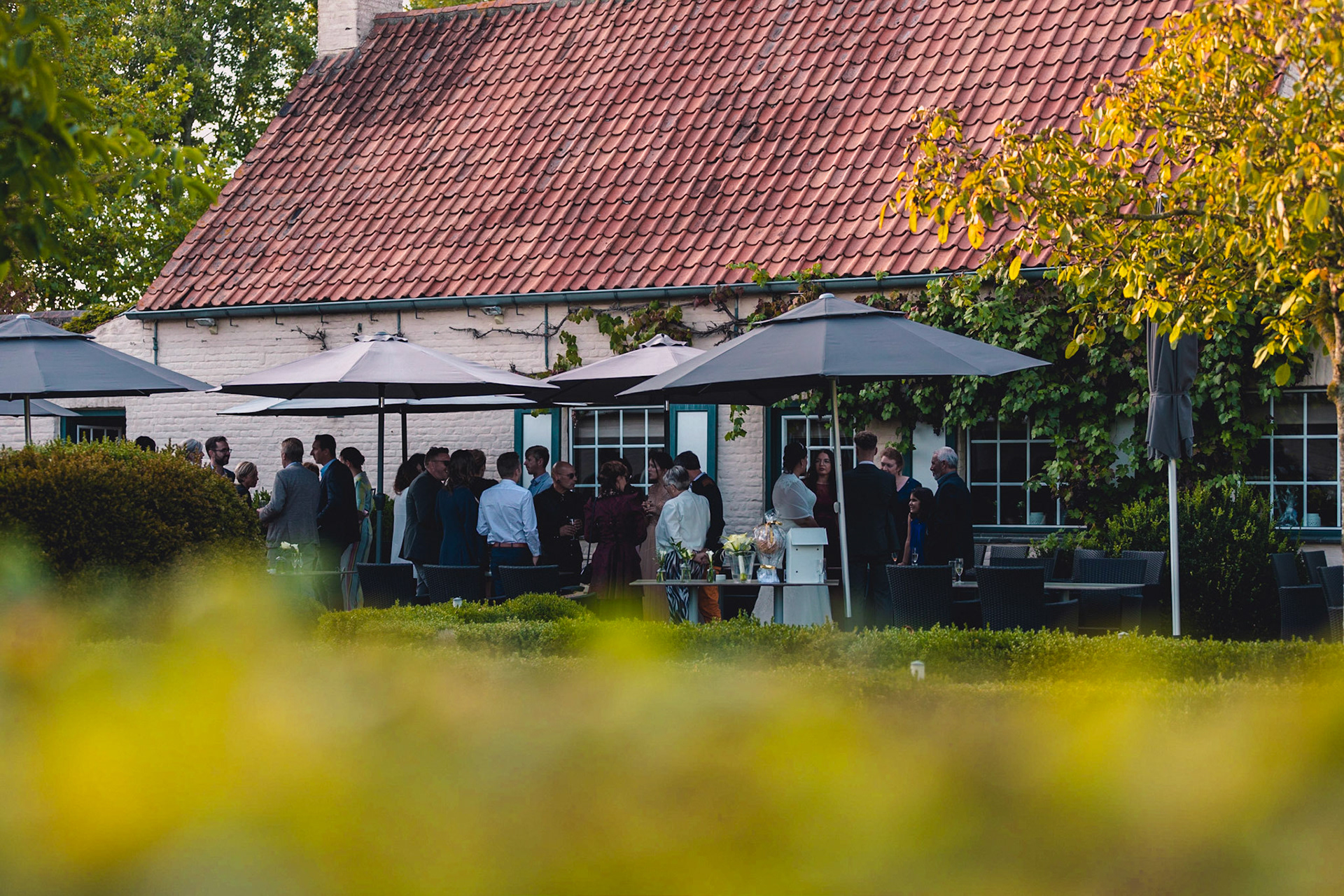 Huwelijksreceptie in de tuin