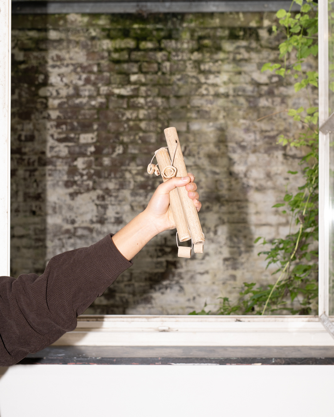 [5] ‘yellow brick, blue brick, perpetually’, a group exhibition curated by Sjoerd Beijers . B32 Maastricht, 2024. Photo: Johan Poezevara