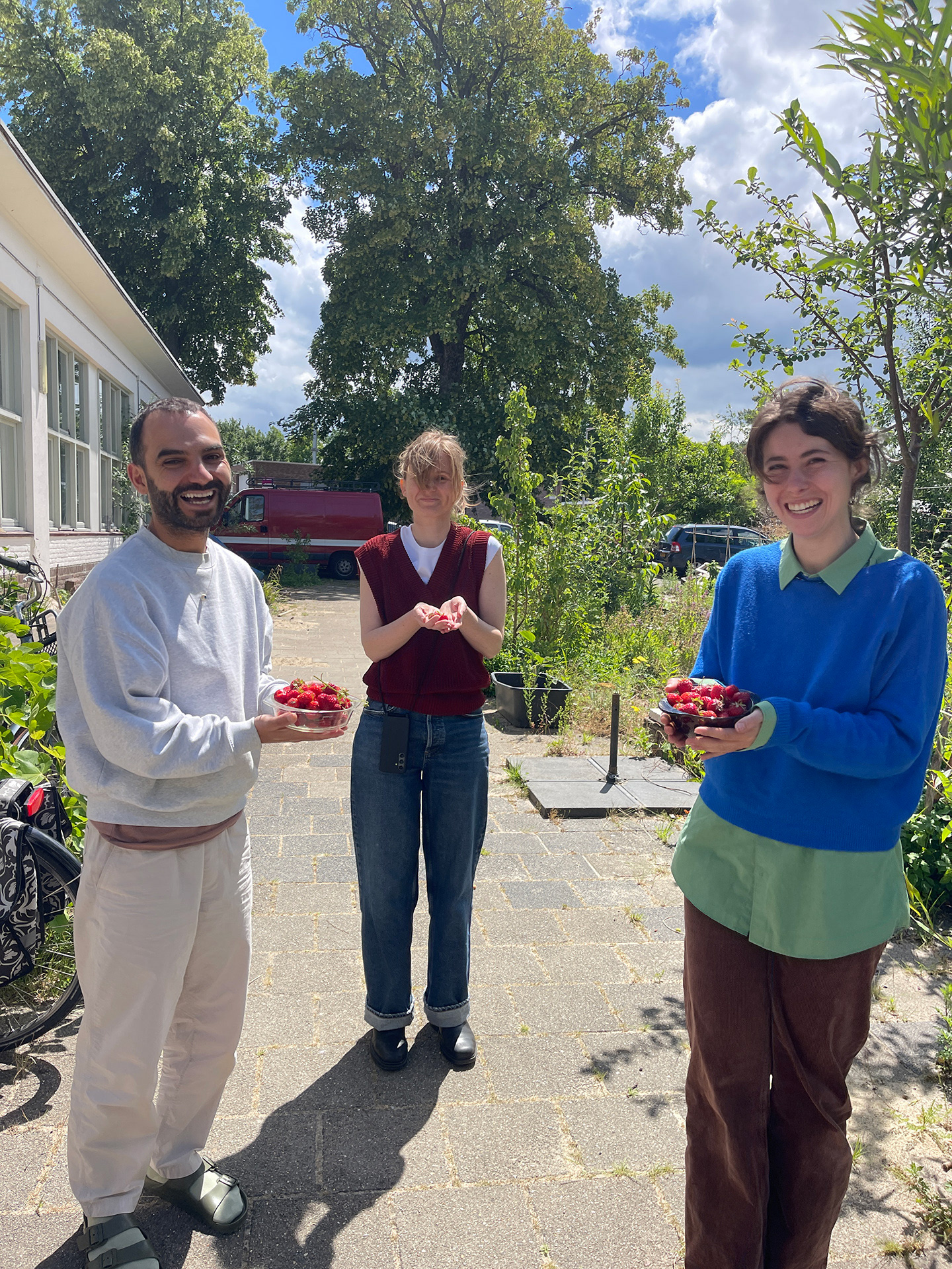 Picking strawberries with Krista and Femke at Greylight Projects in Heerlen, 2026. Photo: Ulufer Çelik