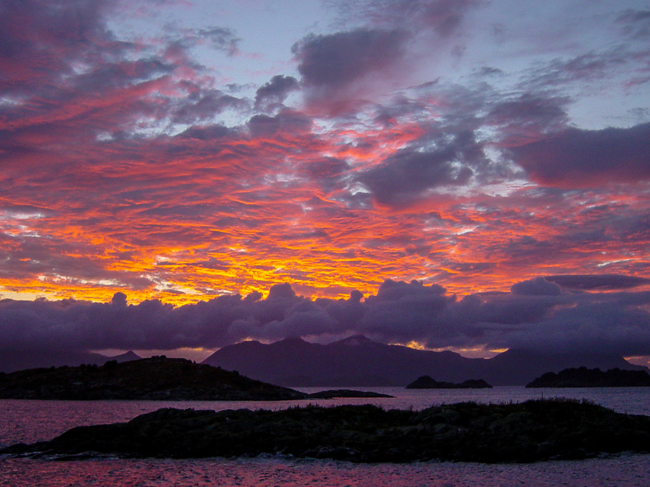 Sunset - Henningsvaer, Norway