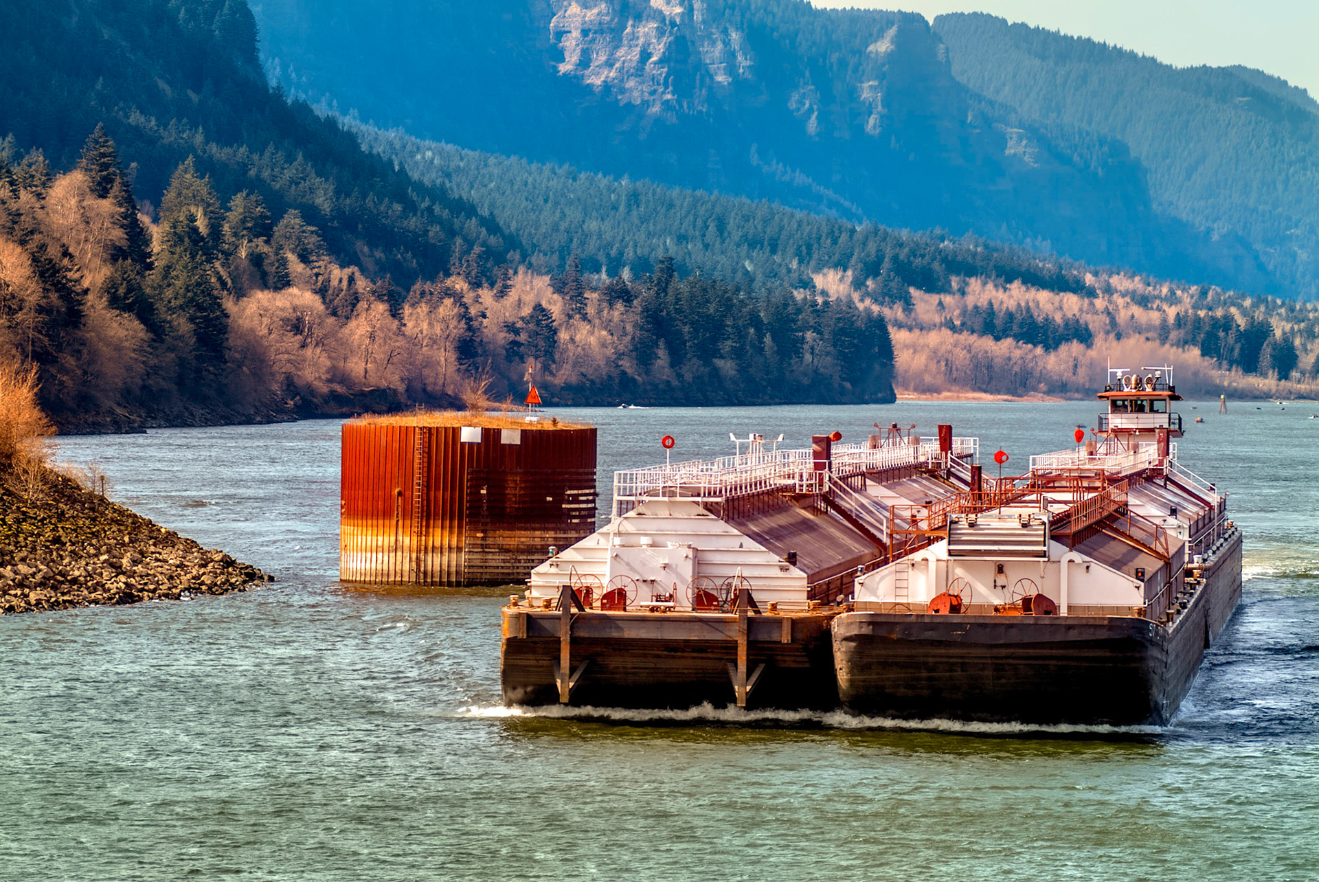 Barges entering Bonneville Lock