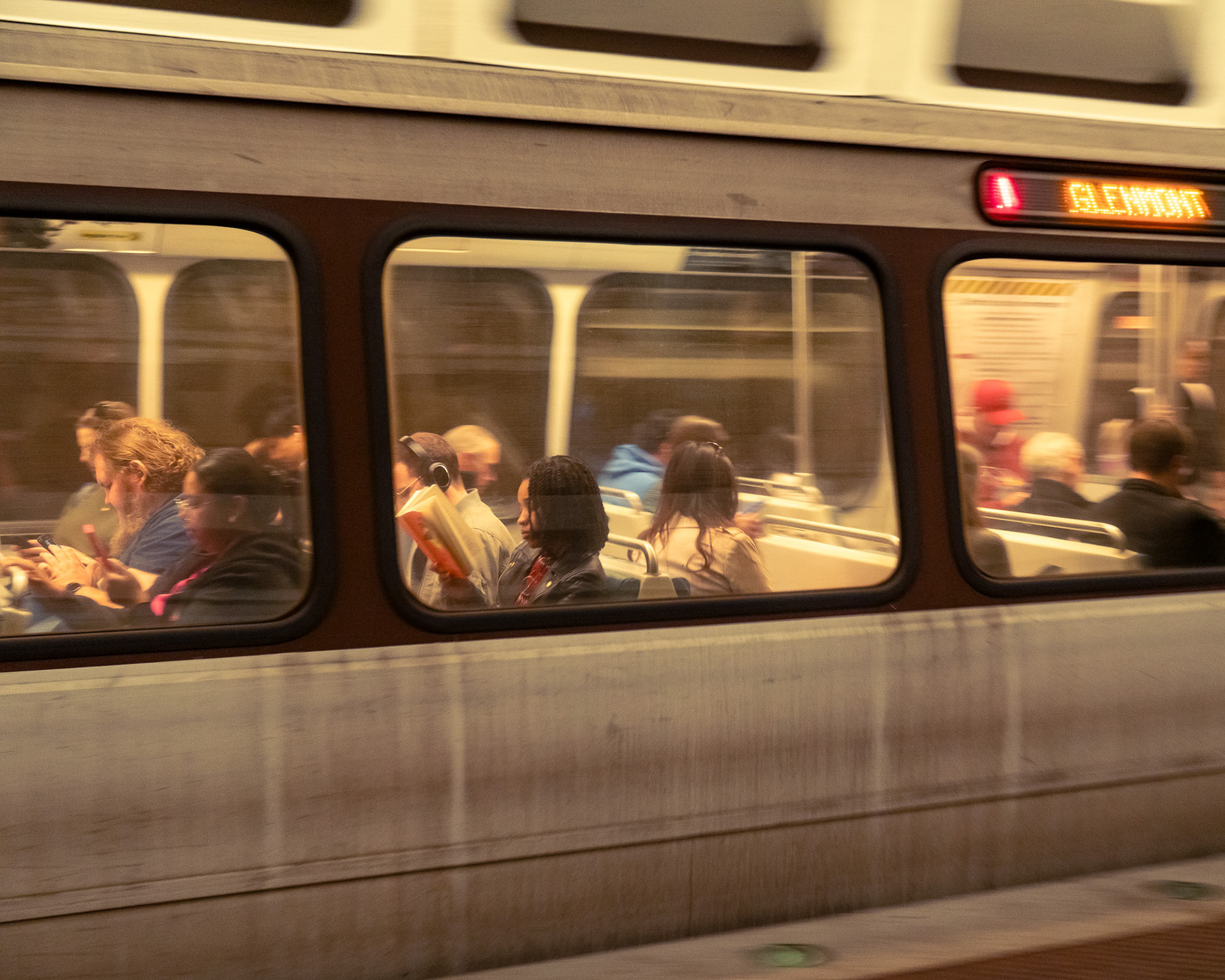 Fleeting moments - Metro reads