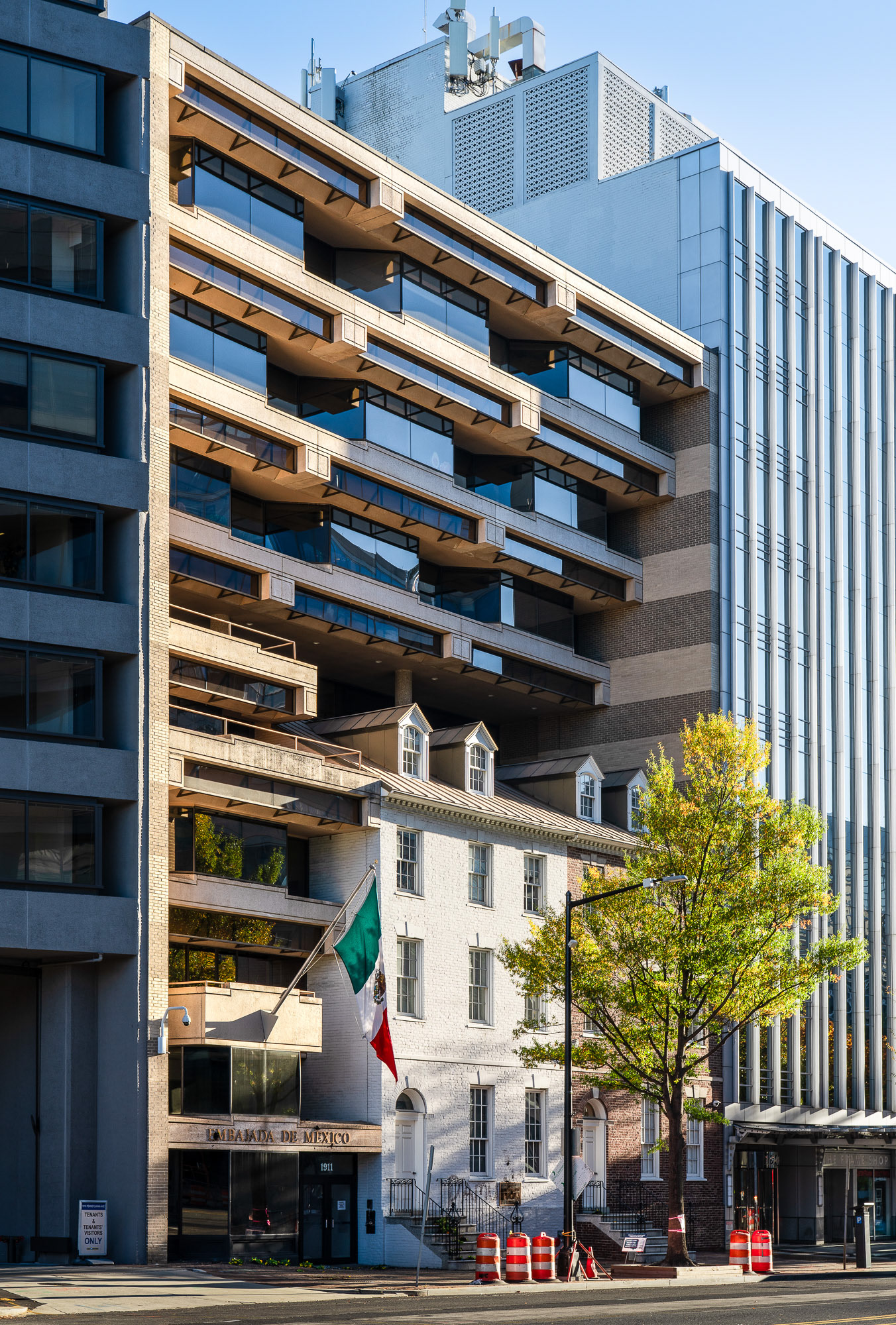 Mexico embassy - Side view