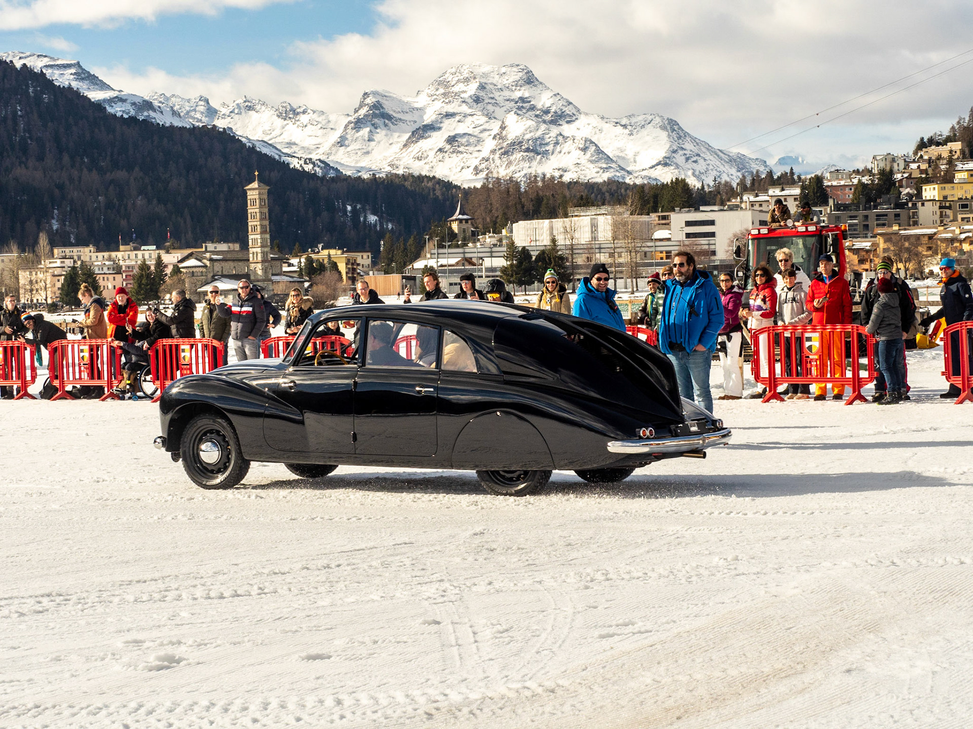 ICE St Moritz 2023 Tatra 87 # 69137 Queens on Wheels 