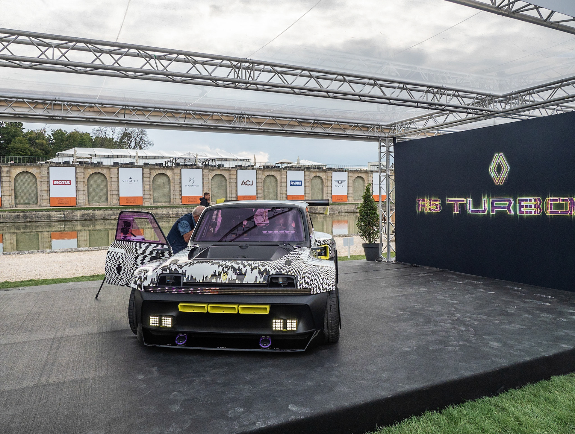 Chantilly Arts & Elegance 2022 Concorso di Eleganza CONCEPT CAR  Renault 5 TURBO 3E  Premio del pubblico
