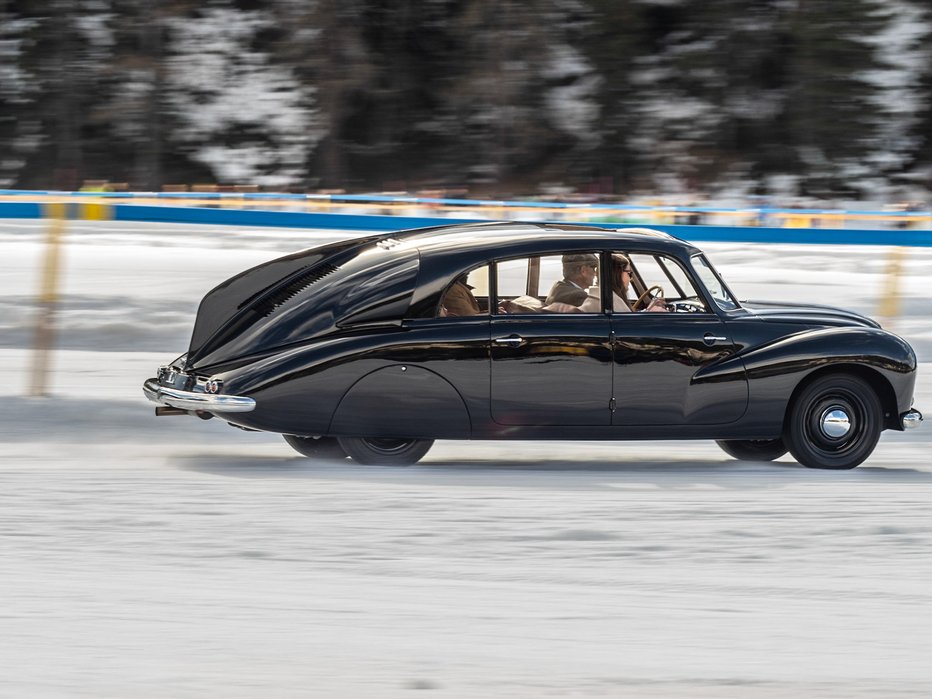 ICE St Moritz 2023 Tatra 87 # 69137 Queens on Wheels