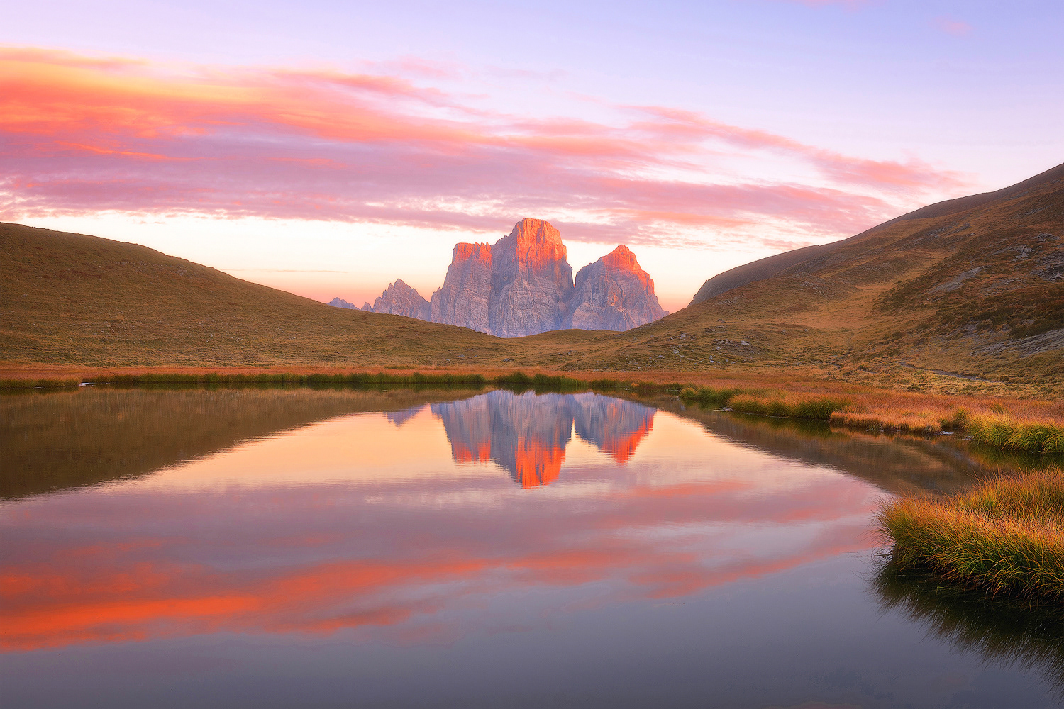 Laghetto delle Baste e Monte Pelmo al tramonto