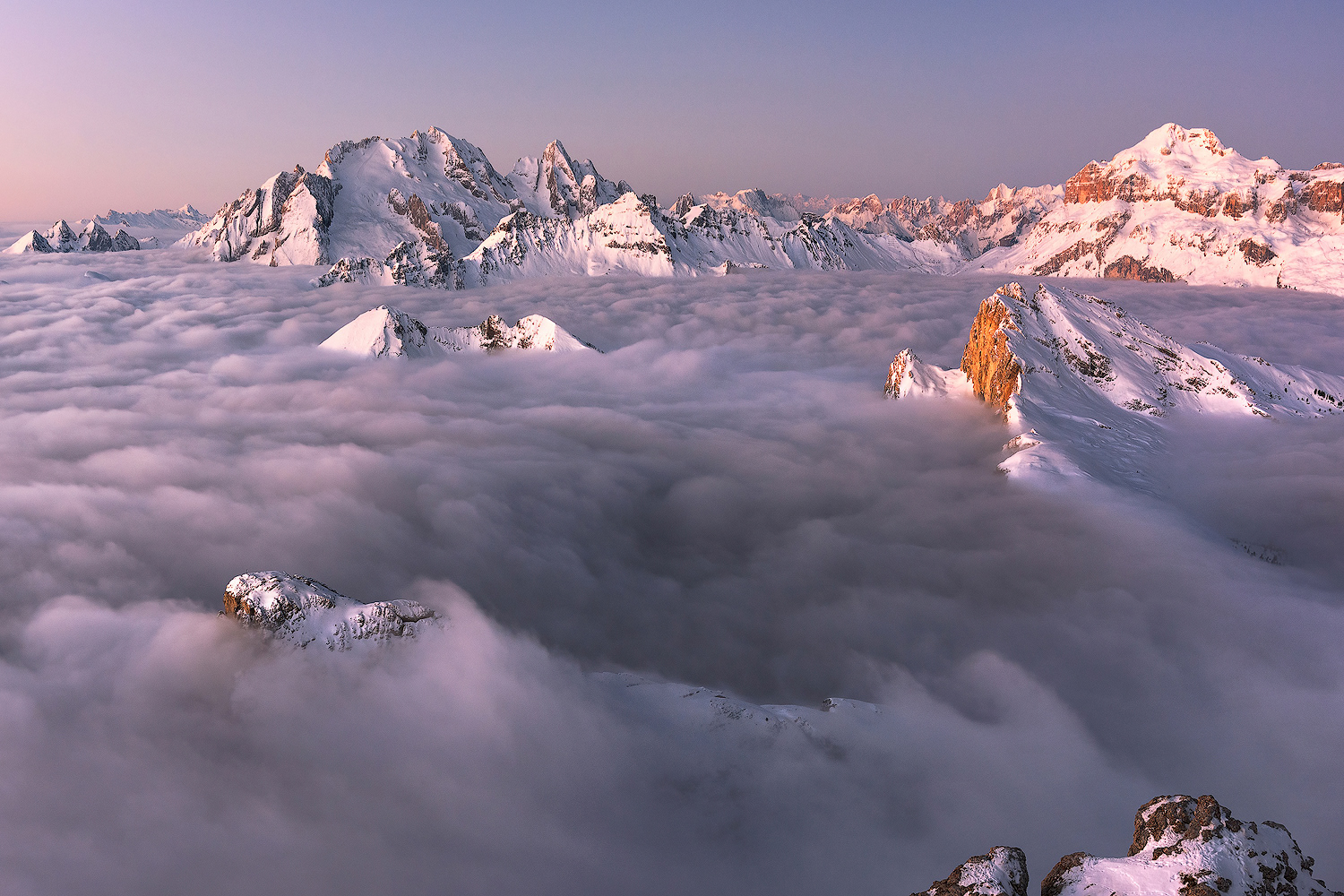 Paesaggio Dolomitico con nuvole basse