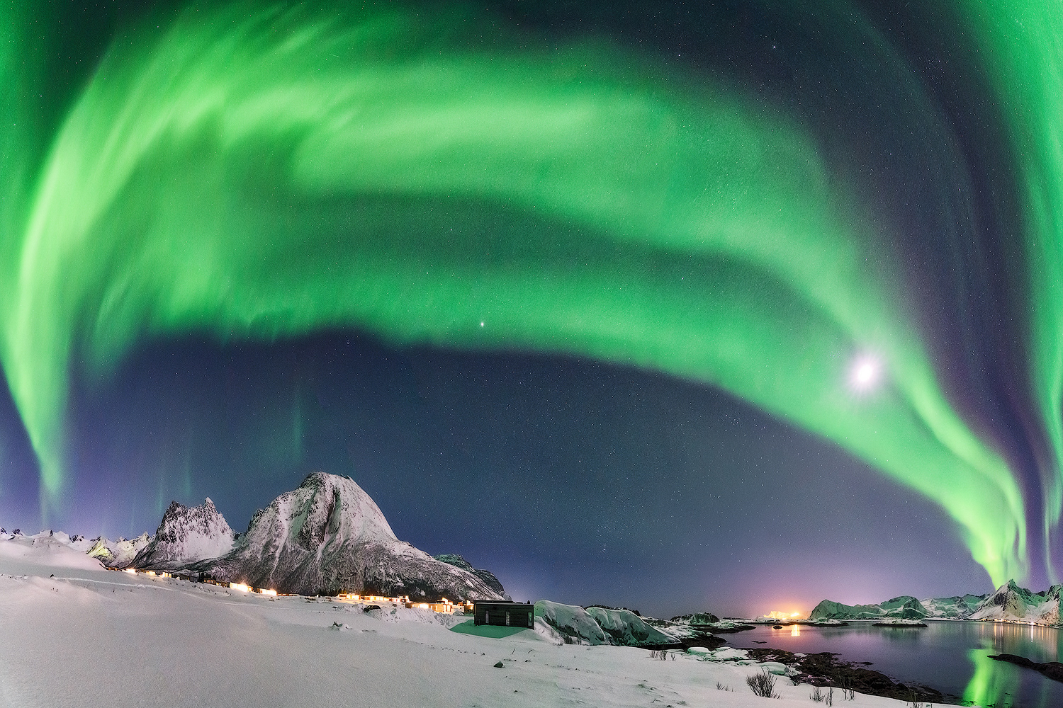 Arco aurorale completo fotografato nelle Isole Lofoten in Norvegia - Viaggio fotografico