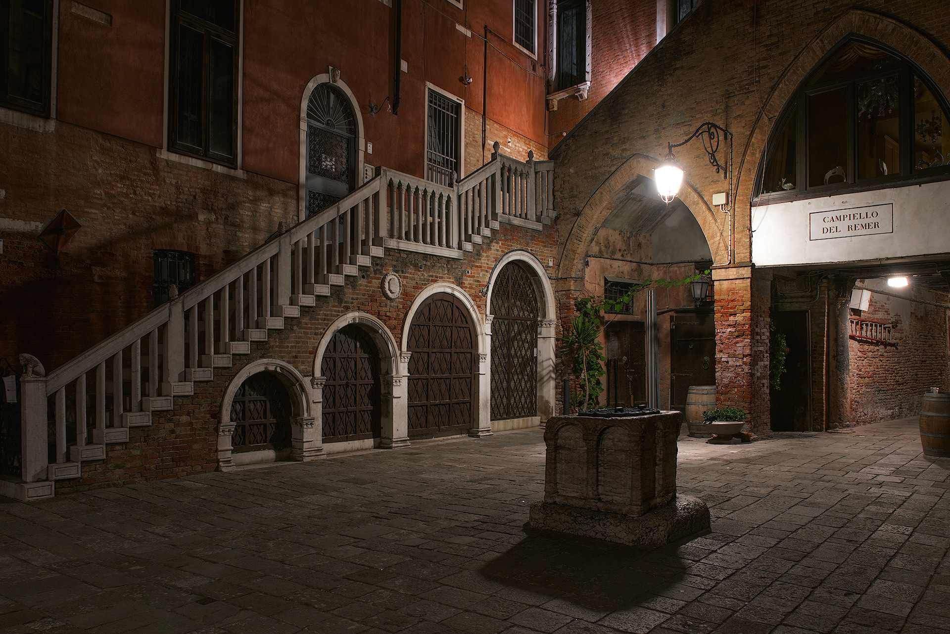 Campiello del Remer fotografato di notte