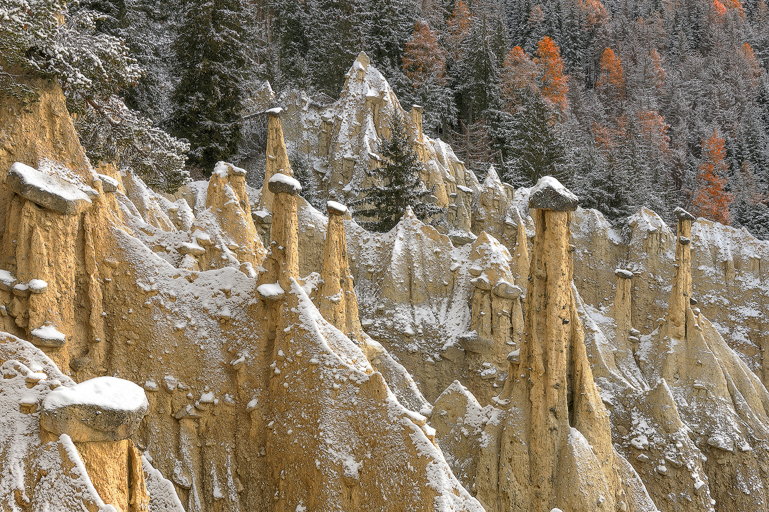 Piramidi di Perca innevate