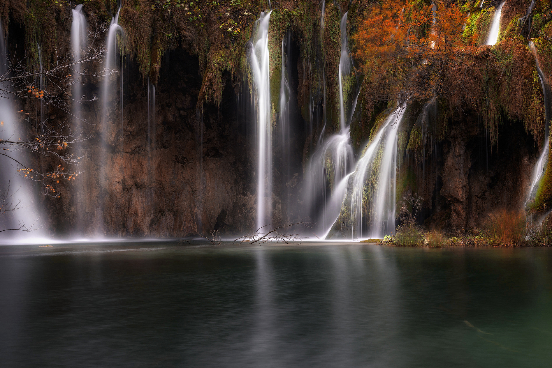 Lunga esposizione sulle cascatelle ai Laghi di Plitvice in Croazia