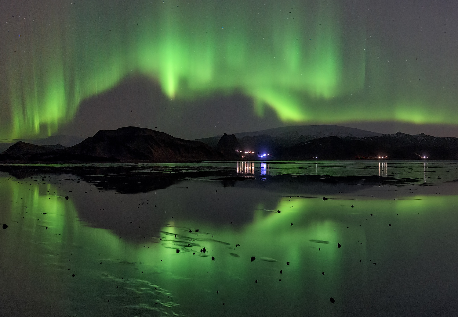 Dyrhólaey Beach con Aurora Boreale