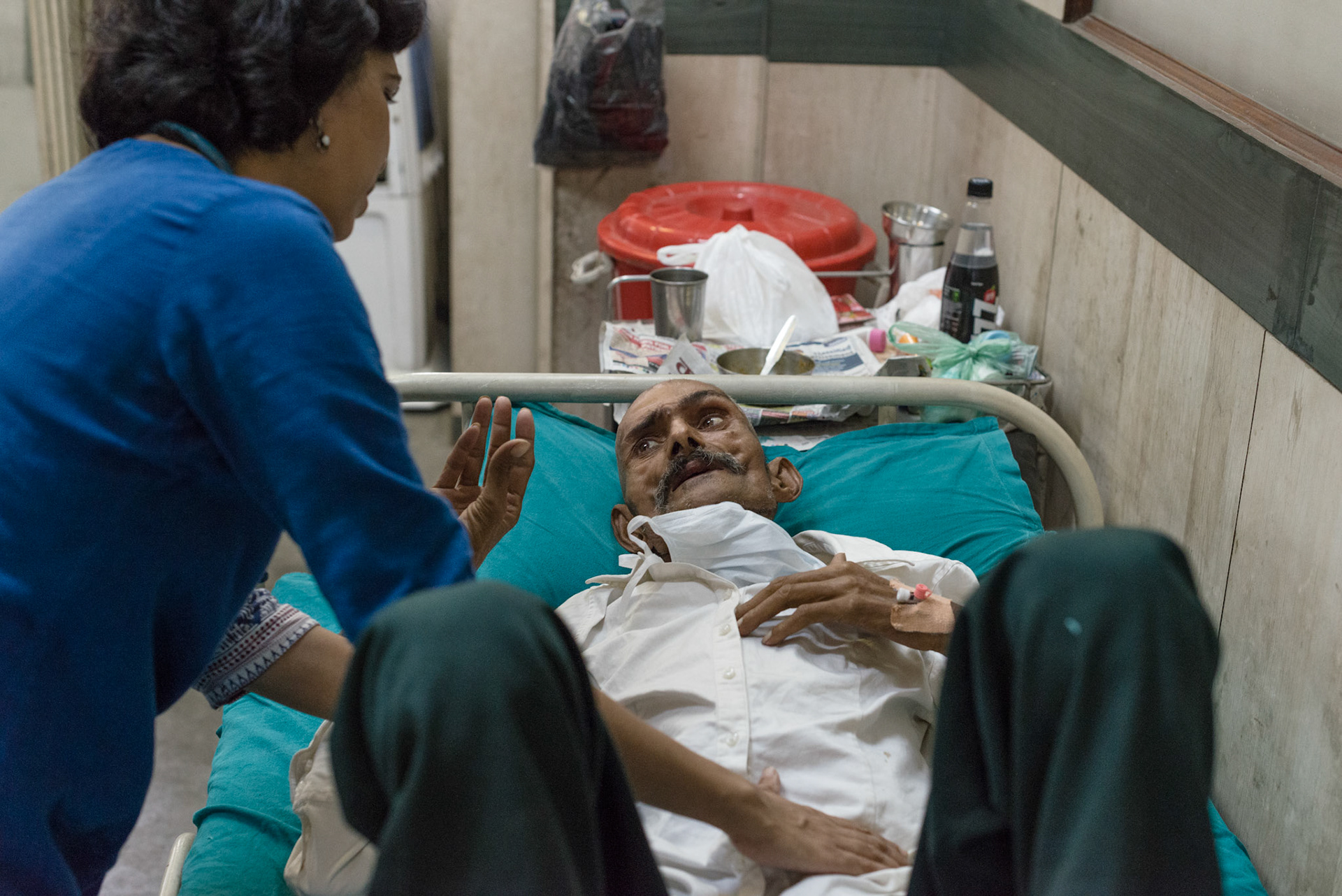 Dr Savita consults with a patient. He is an IV drug user, carries HIV, and has tuburculosis. Dr Savita hopes to stabilise him, and get him back on to his anti-retroviral medications. With no job or family to go to, Dr Savita is pessimistic for his longer term future.