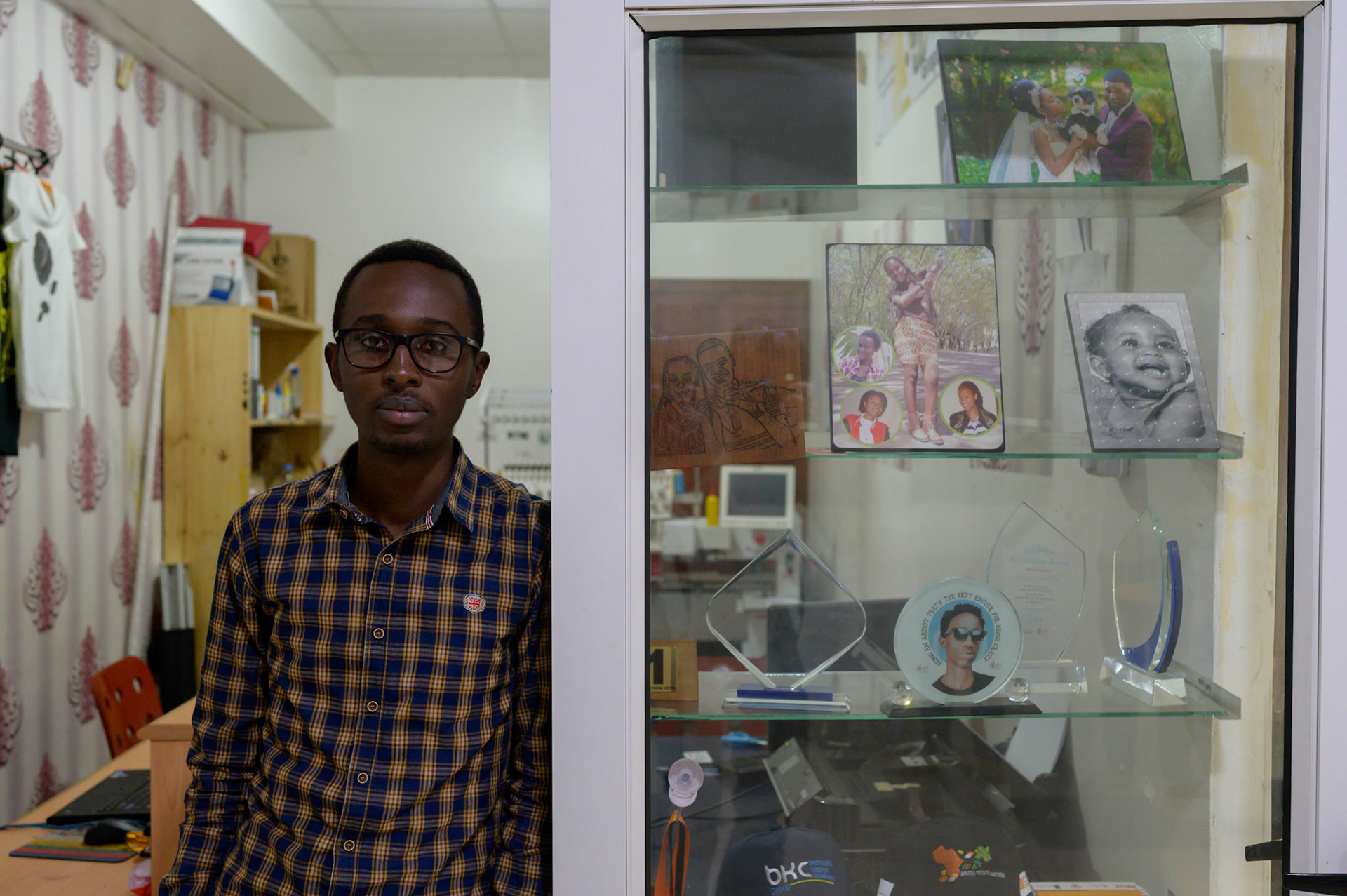 Fiston comes from a fmaily of graphic designers. He has leased an machine for emboidering designs onto shirts and t-shirts. In the first month he has found ten new customers.