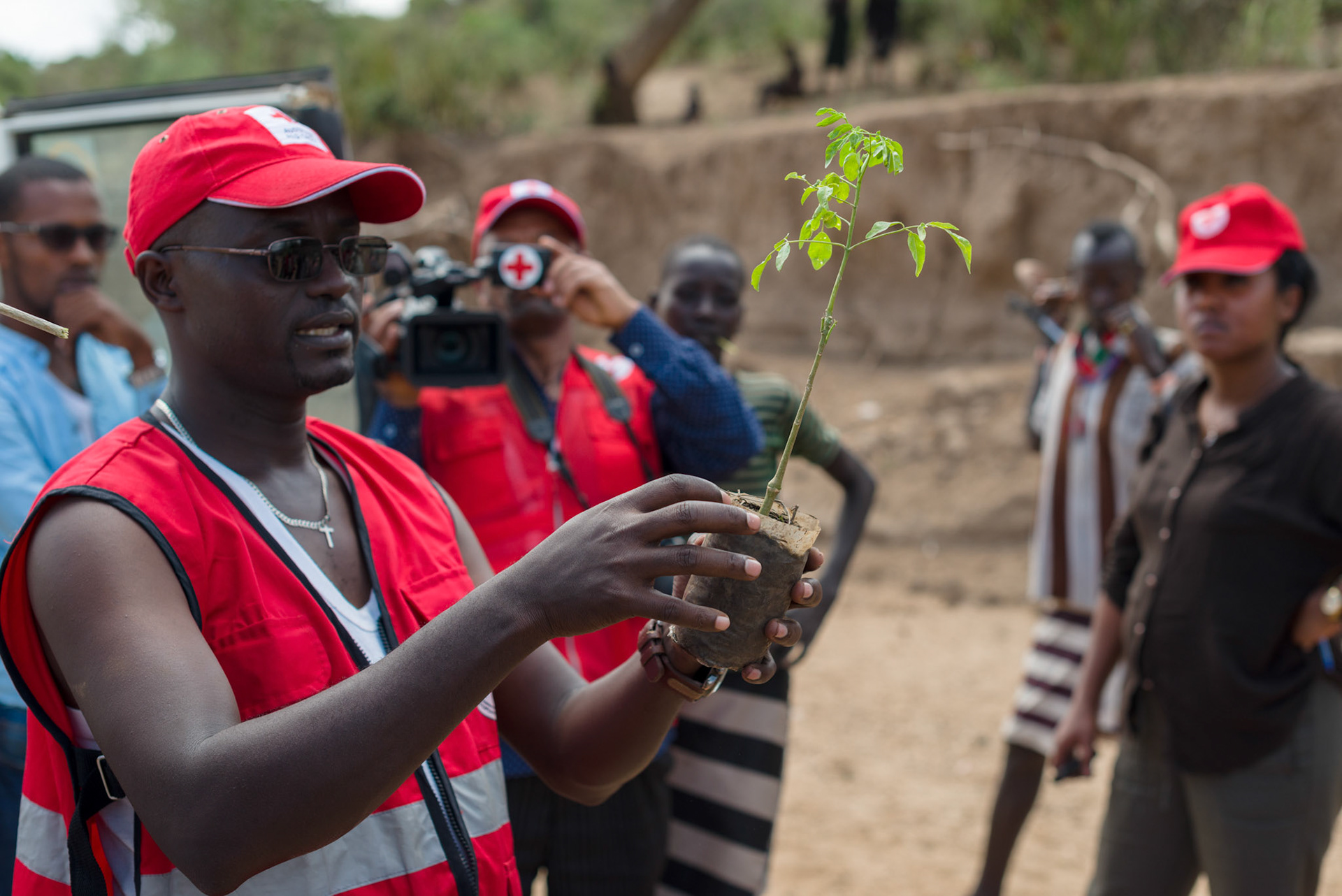 ERCS project coordinator Akna Atana explains the care and cultivation of morninga plants with the Hamer beneficiaries in the Asile kabele, Turni woreda, South Omo